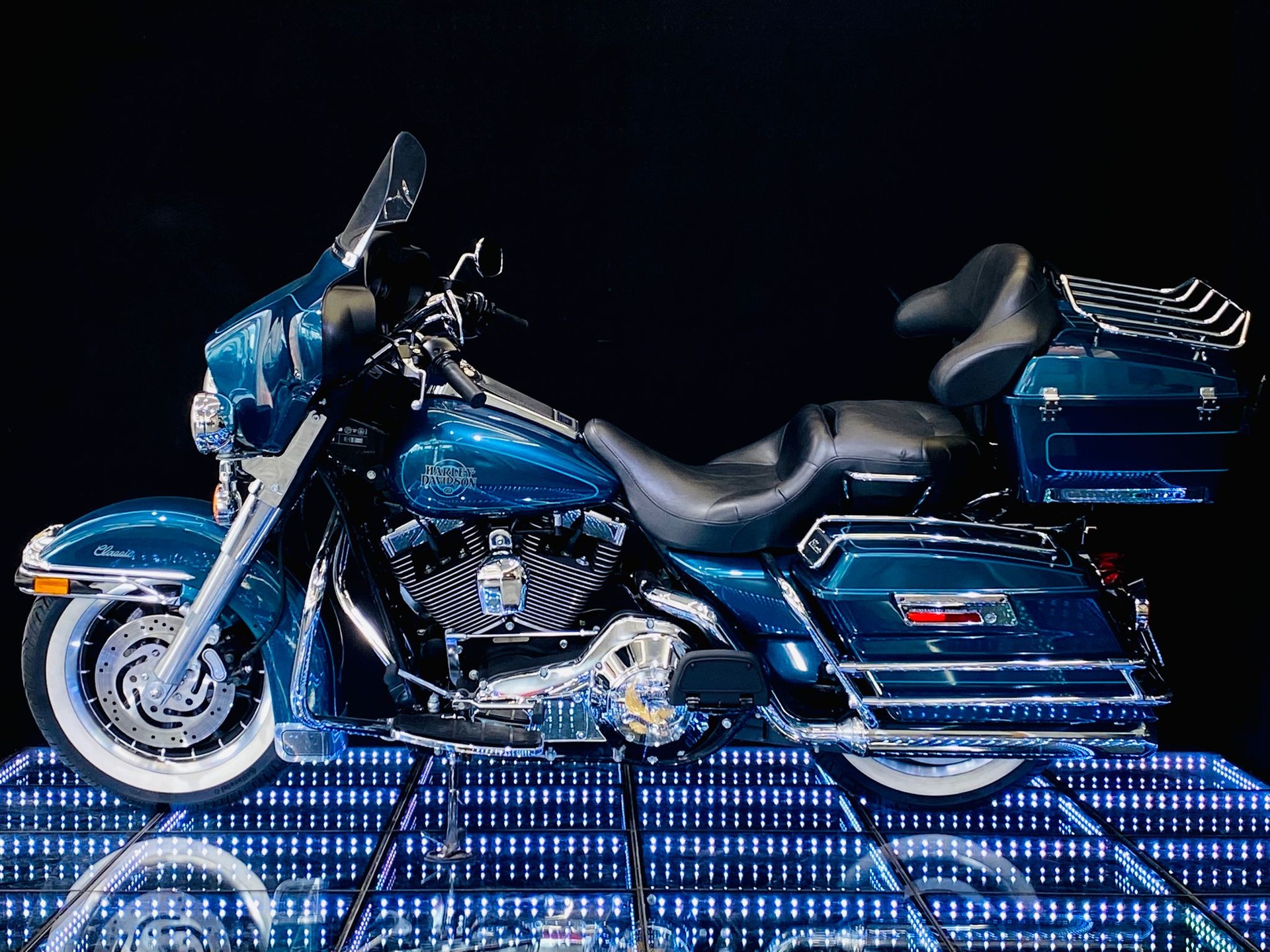 HARLEY-DAVIDSON FLHTCI Electra Glide Classic-showroom-element-3