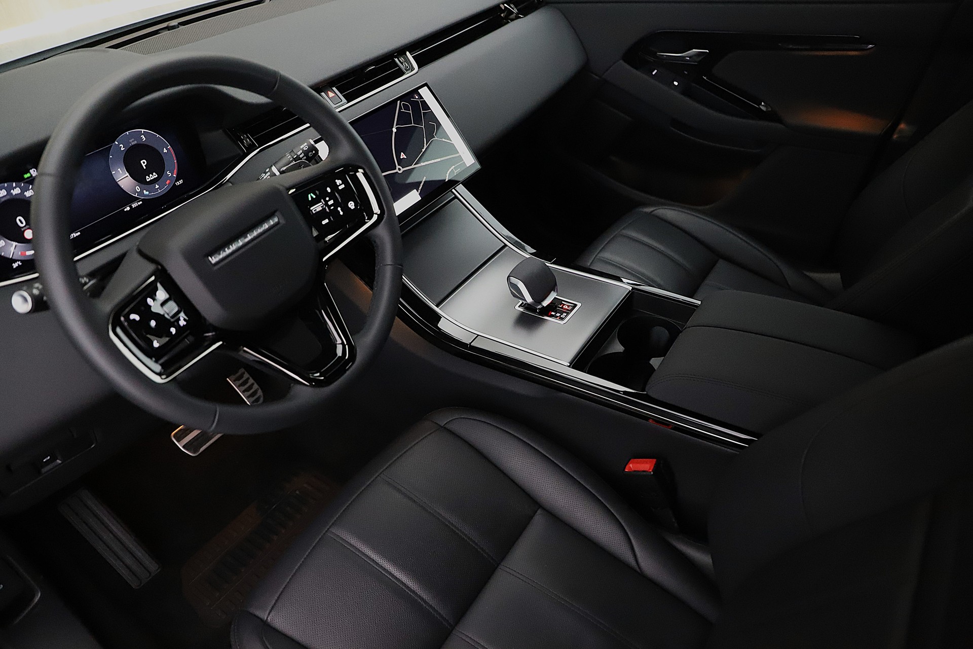 LAND ROVER Range Rover Evoque R-Dynamic D 200 MHEV SE AT9-image-4