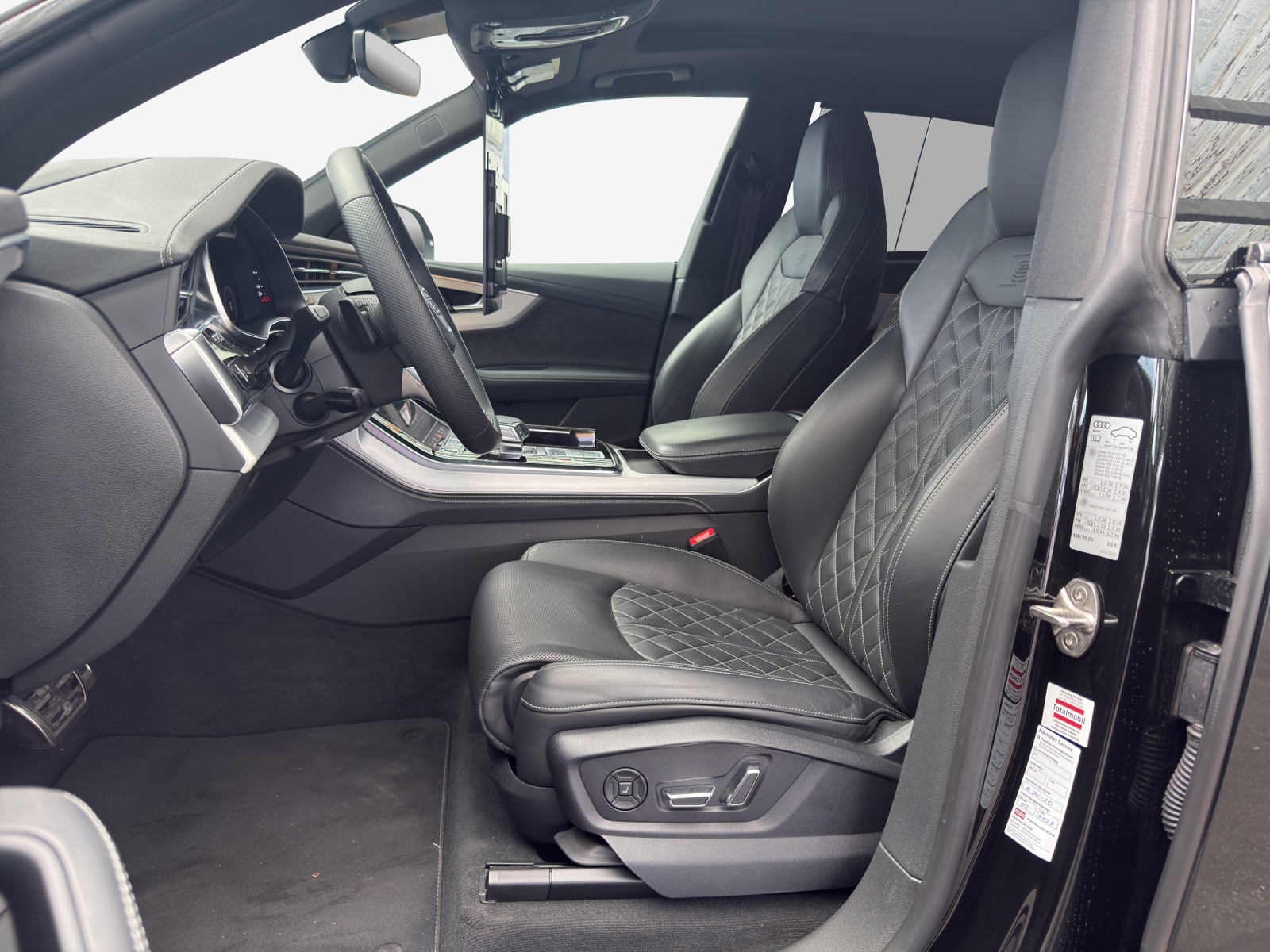 AUDI Q8 55 TFSI quattro tiptronic-image-7