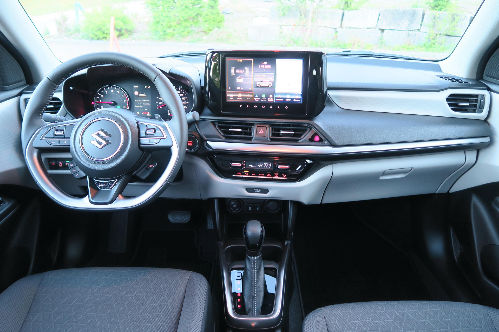 SUZUKI Swift 1.2 Sakura Top Hybrid-image-6