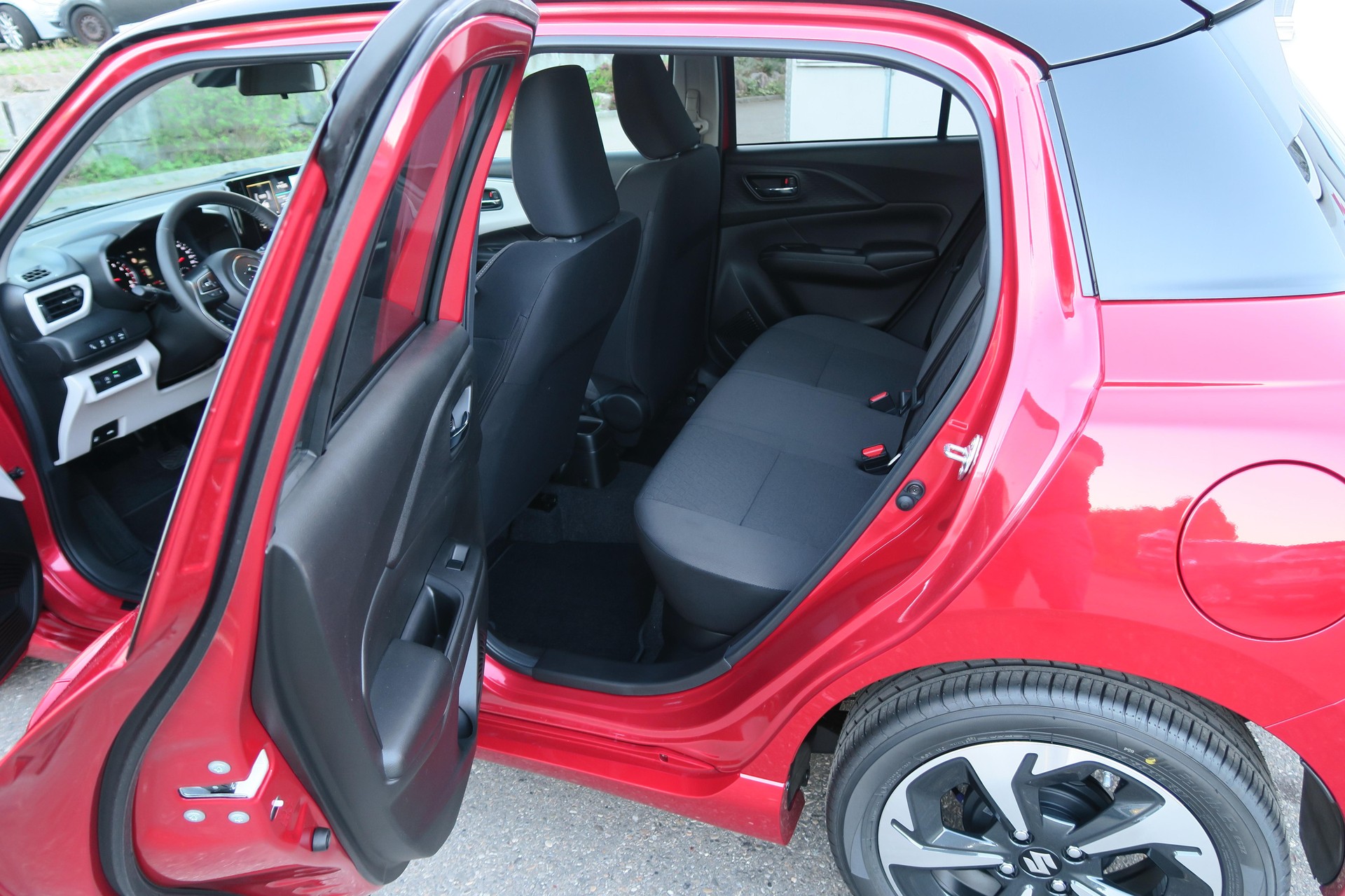 SUZUKI Swift 1.2 Sakura Top Hybrid-image-4