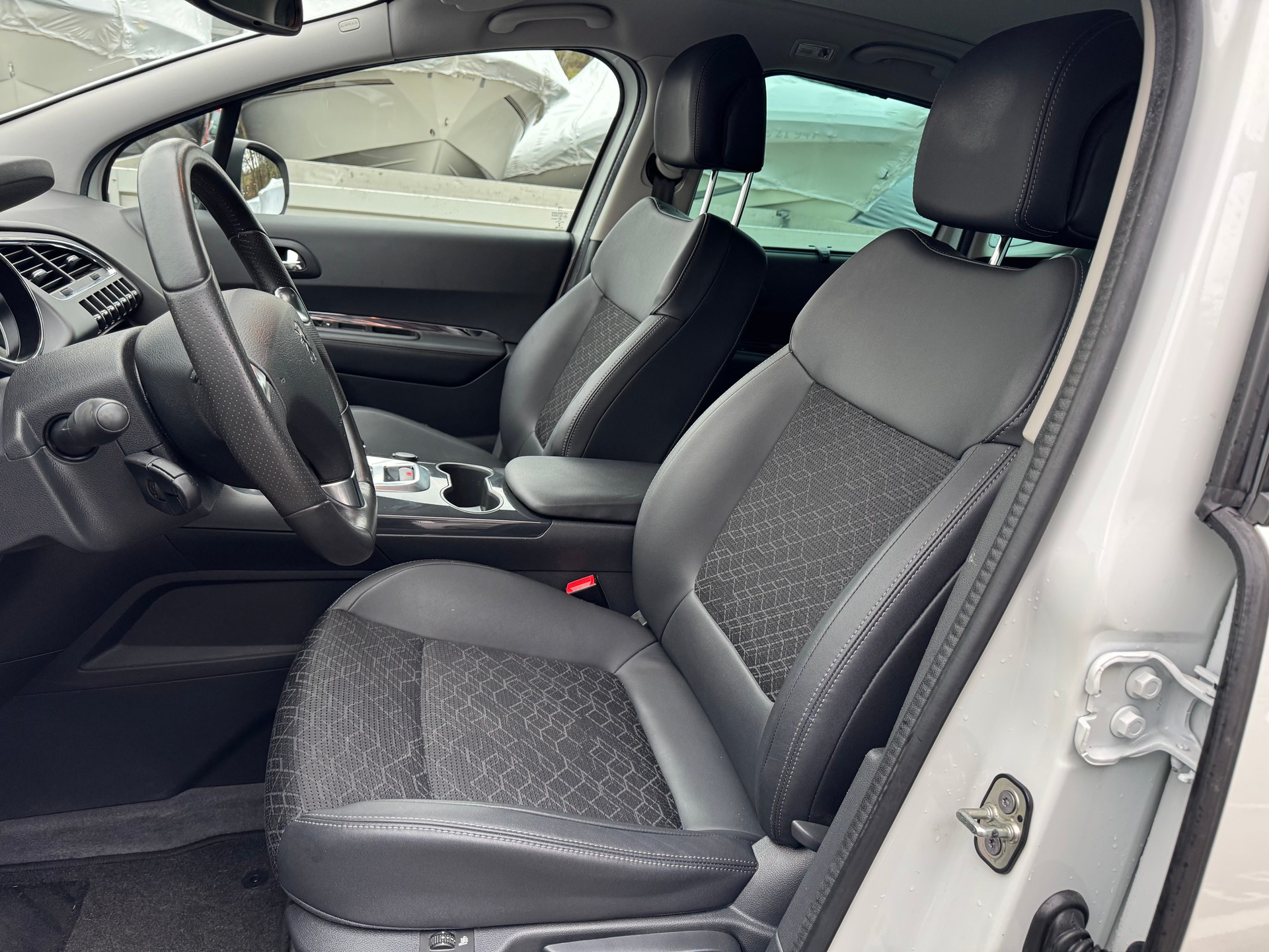 PEUGEOT 3008 1.6 Blue HDI Sensation Tiptronic-image-8