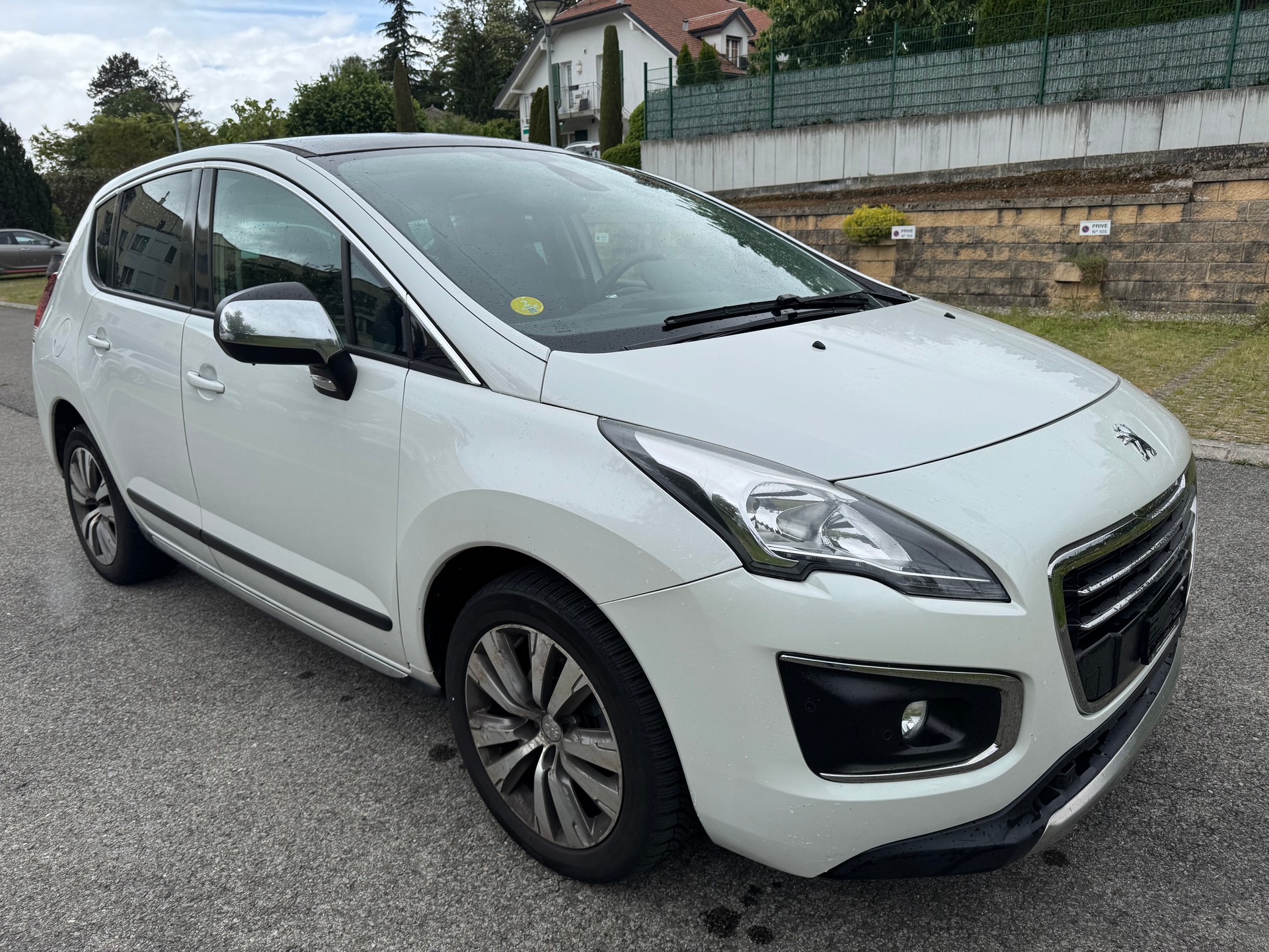 PEUGEOT 3008 1.6 Blue HDI Sensation Tiptronic-image-0