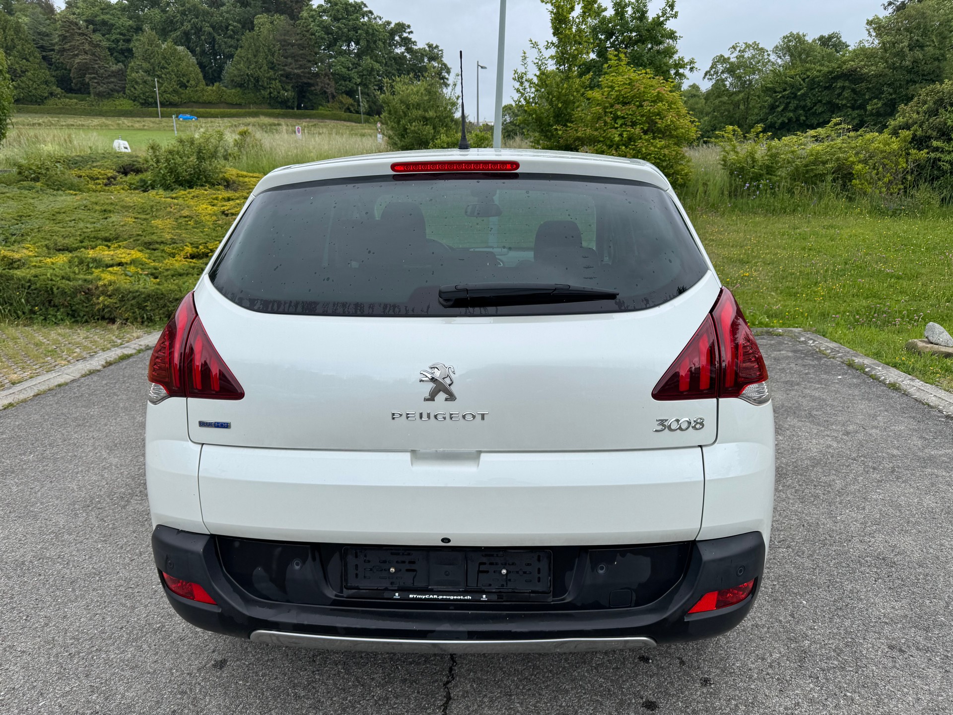 PEUGEOT 3008 1.6 Blue HDI Sensation Tiptronic-image-5