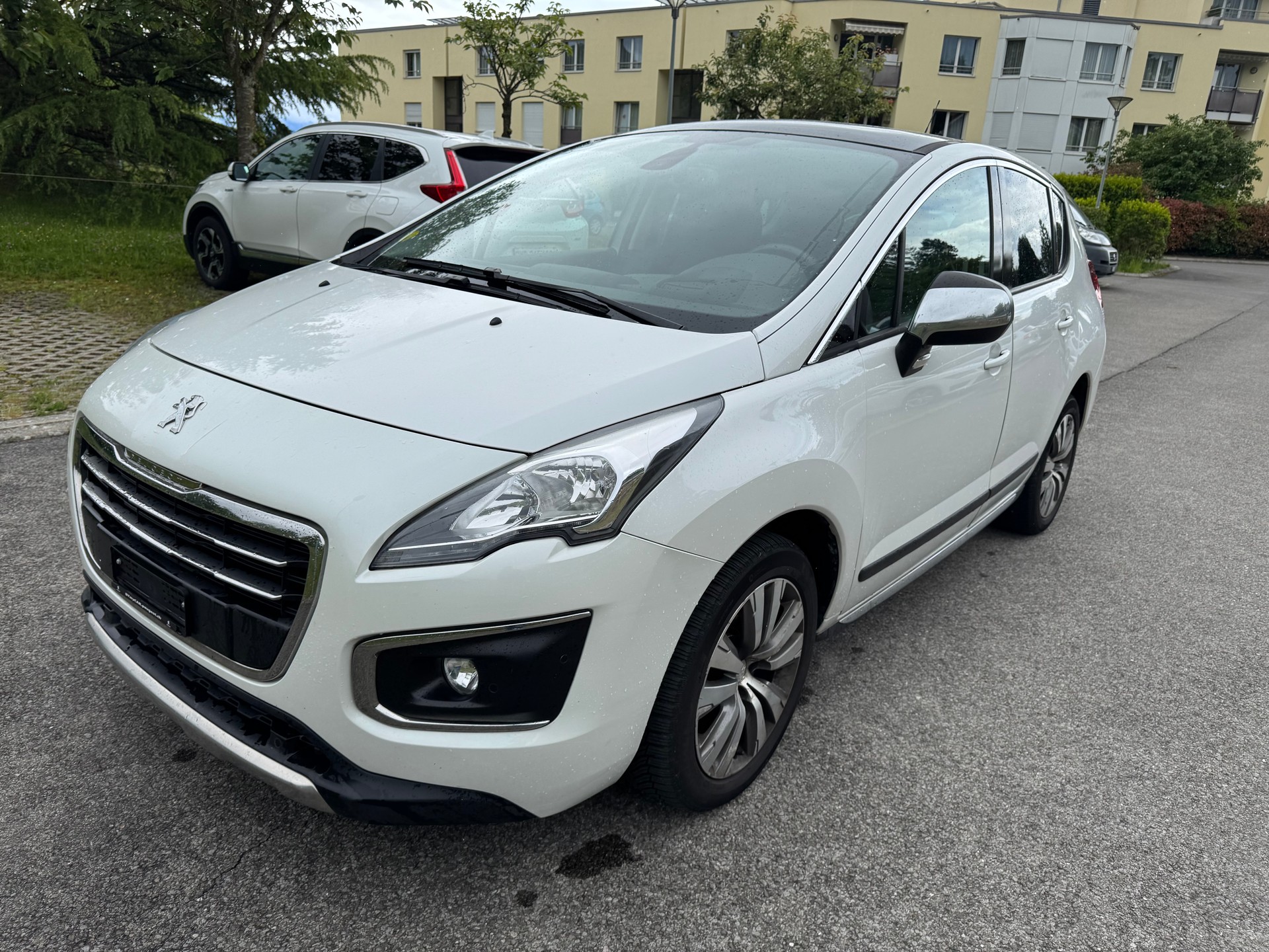 PEUGEOT 3008 1.6 Blue HDI Sensation Tiptronic-image-1