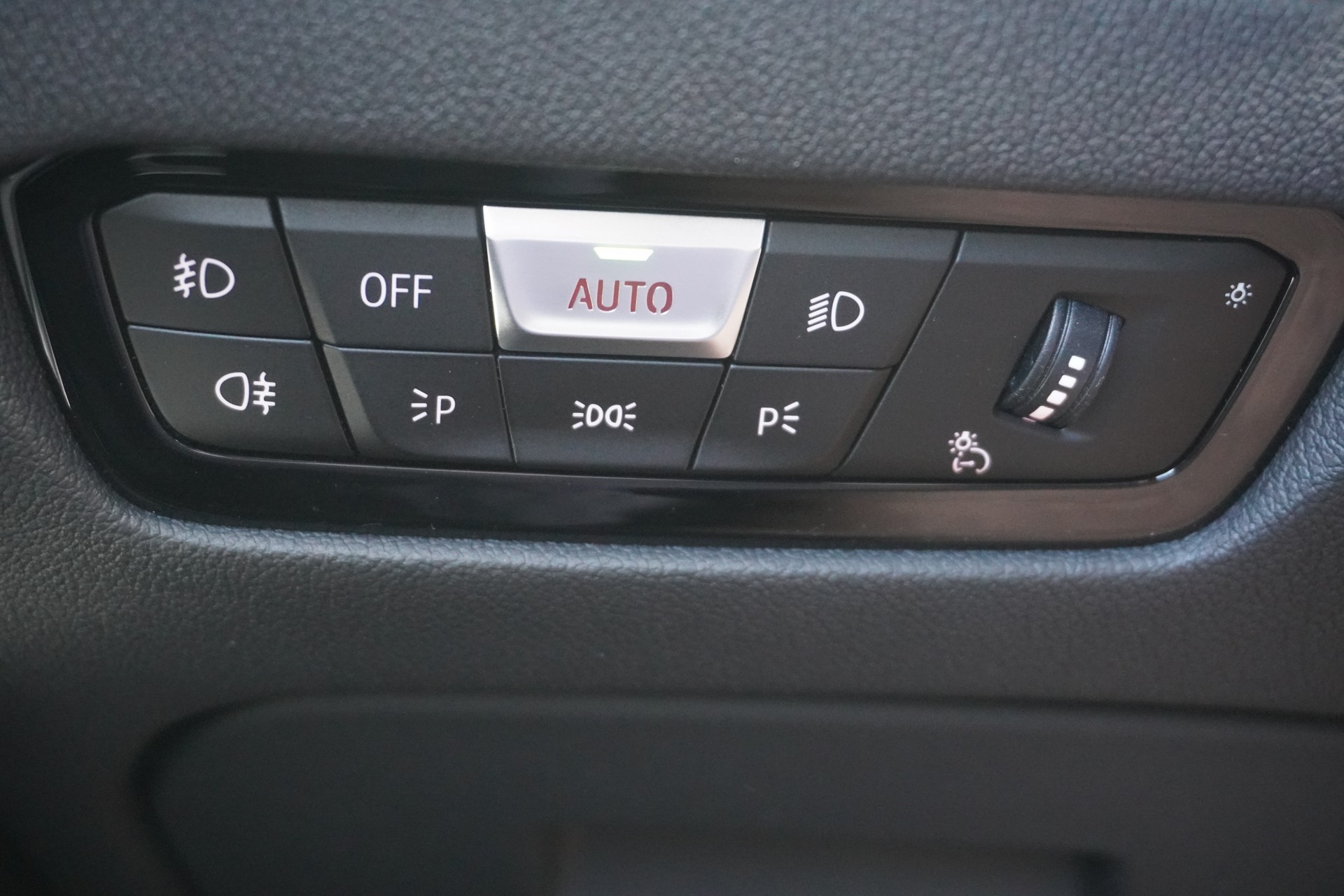 BMW 320d xDrive 48V Touring M Sport Steptronic-image-32