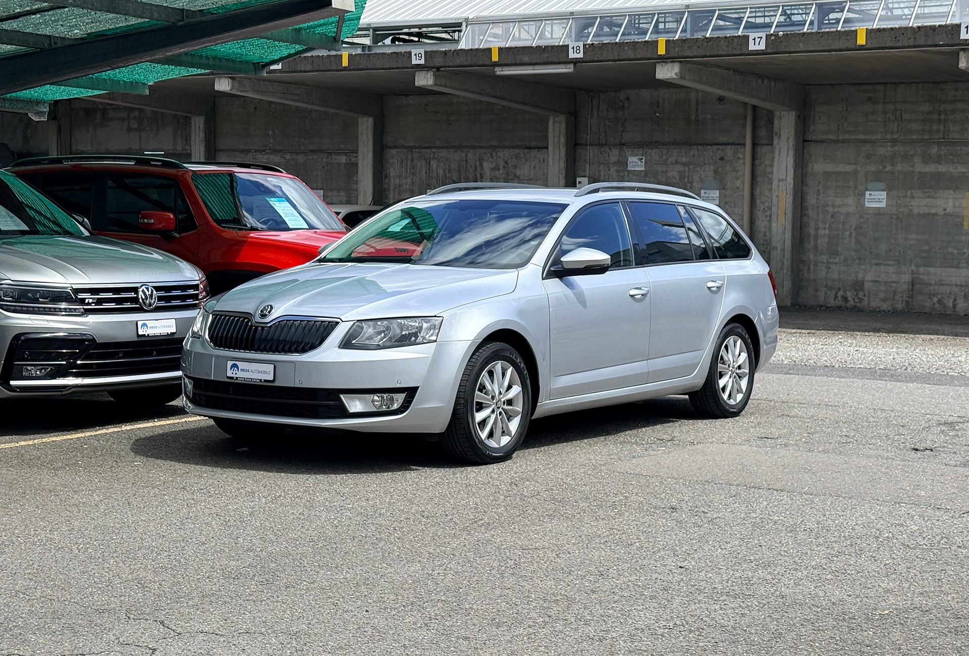 SKODA Octavia Combi 2.0 TDI Ambition 4x4 DSG AHK-image-0