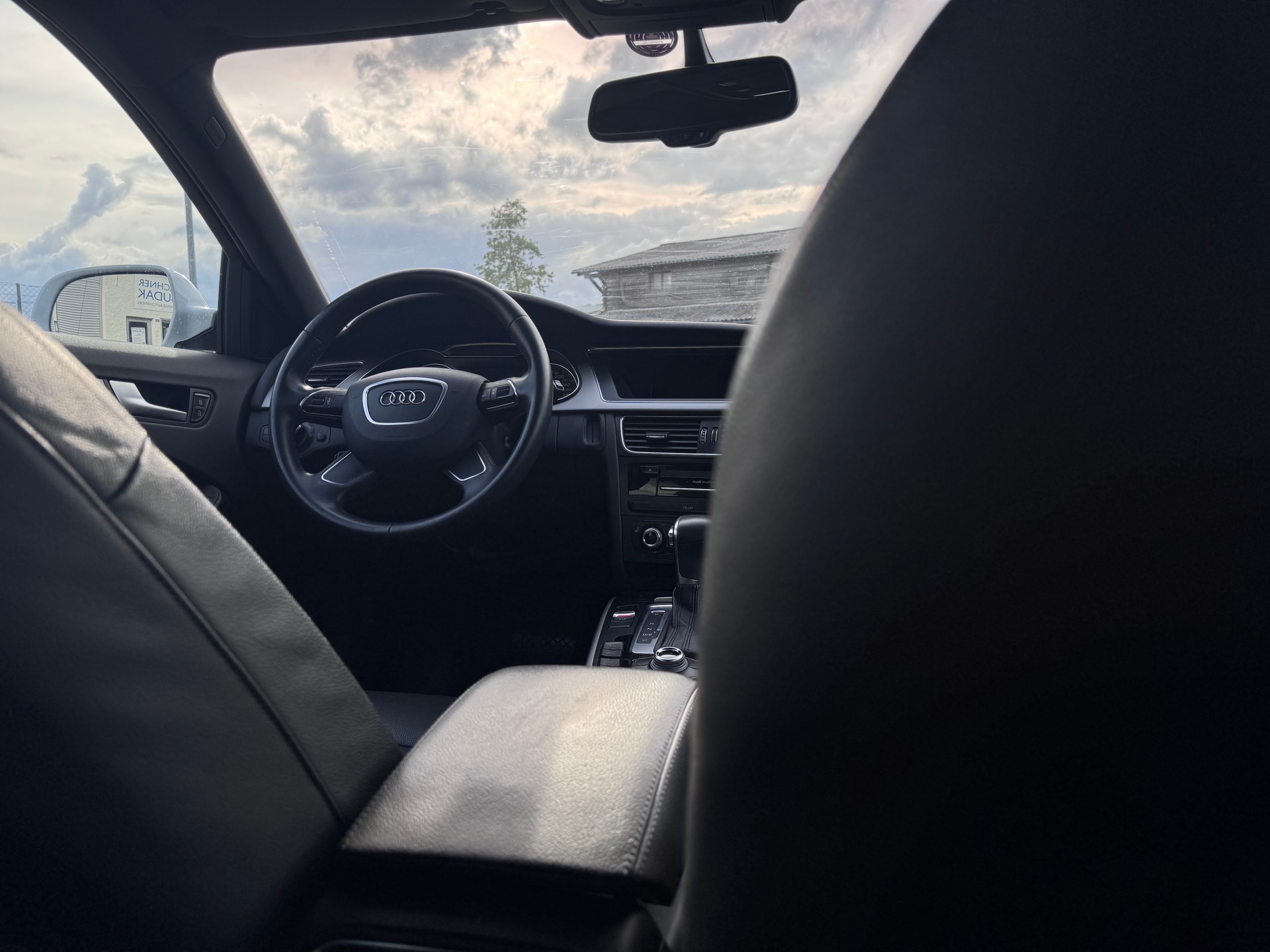 AUDI A4 Avant 1.8 TFSI multitronic-image-9