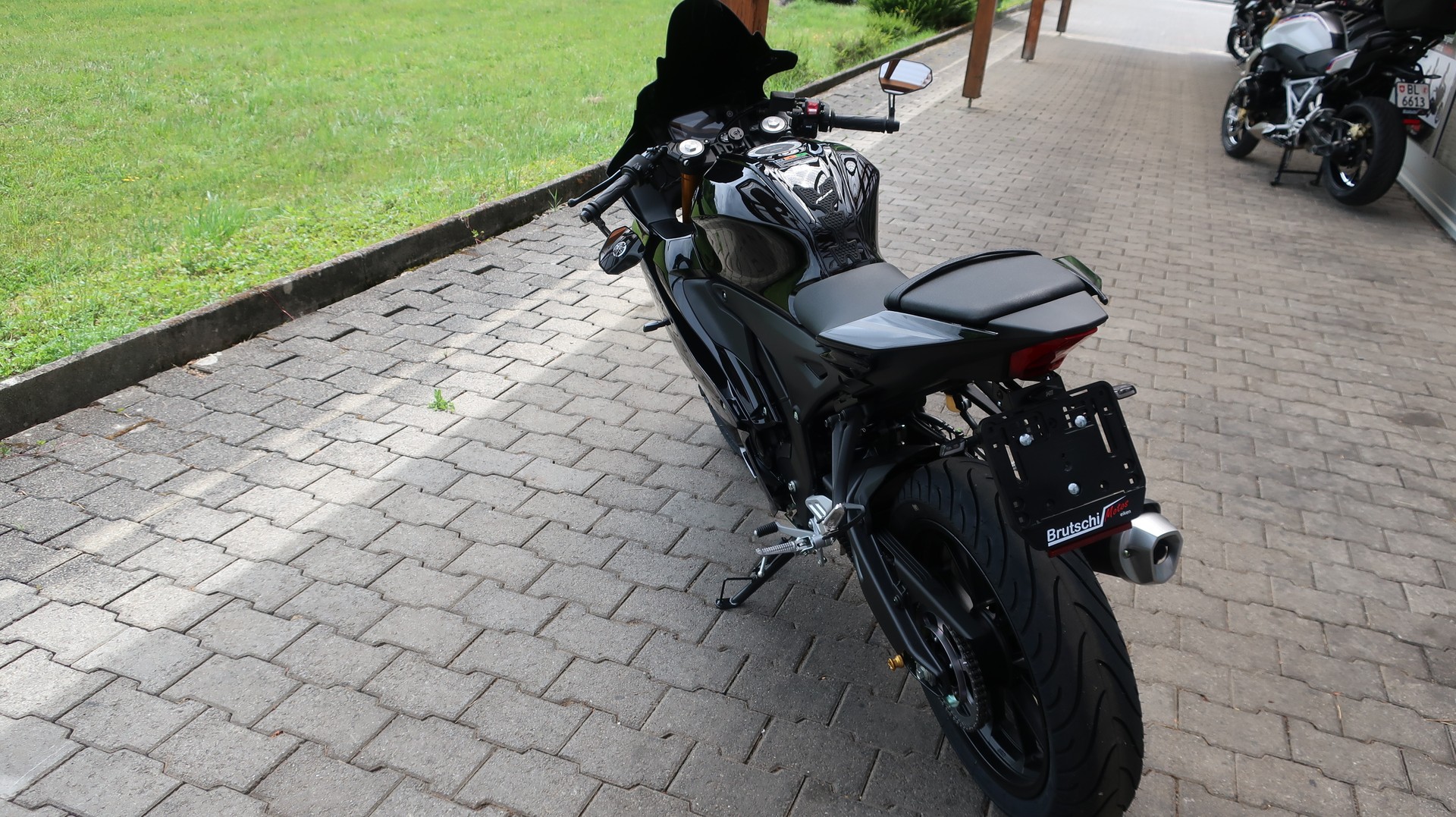 YAMAHA YZF-R 125 ABS-showroom-element-1