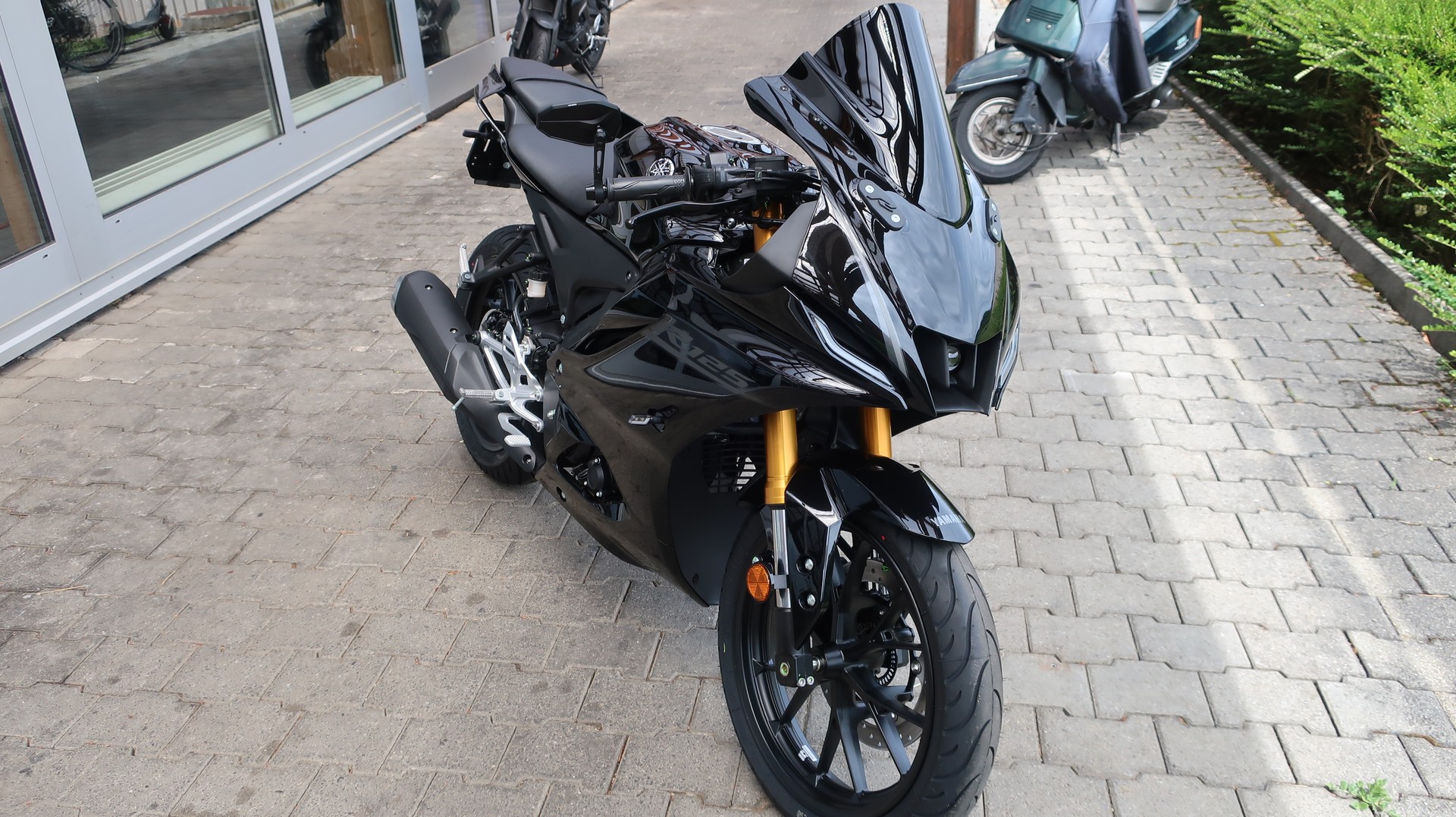 YAMAHA YZF-R 125 ABS-showroom-element-3