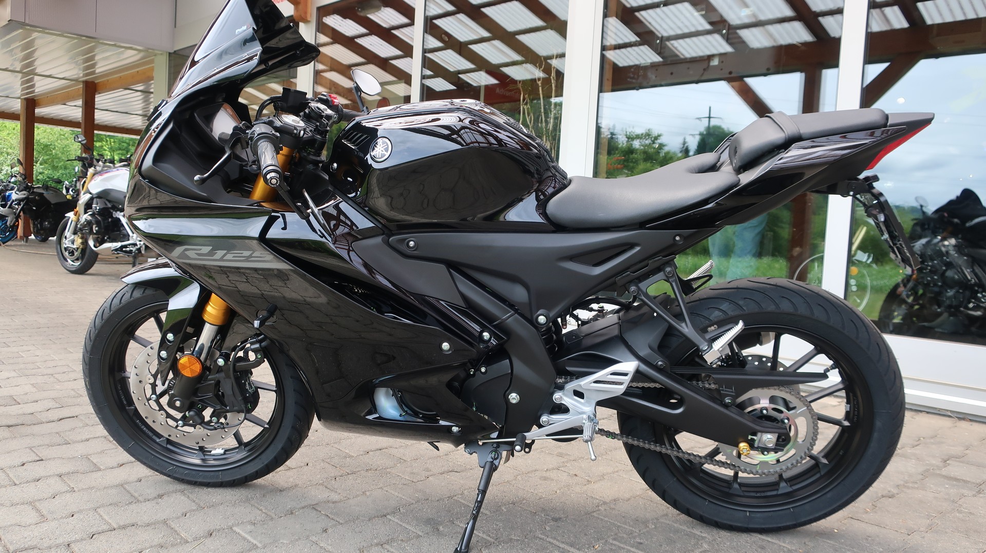 YAMAHA YZF-R 125 ABS-showroom-element-2