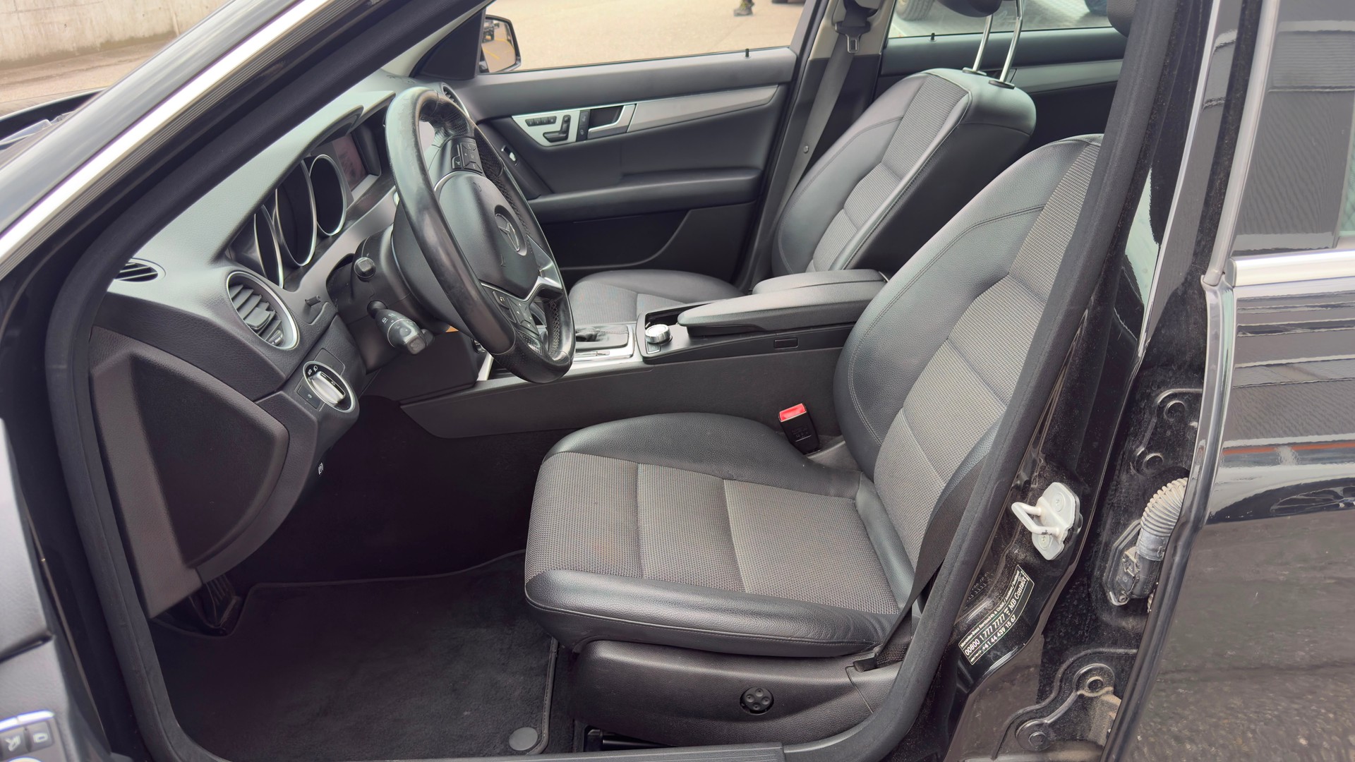 MERCEDES-BENZ C 300 CDI BlueEfficiency Elégance 4Matic 7G-Tronic-image-10