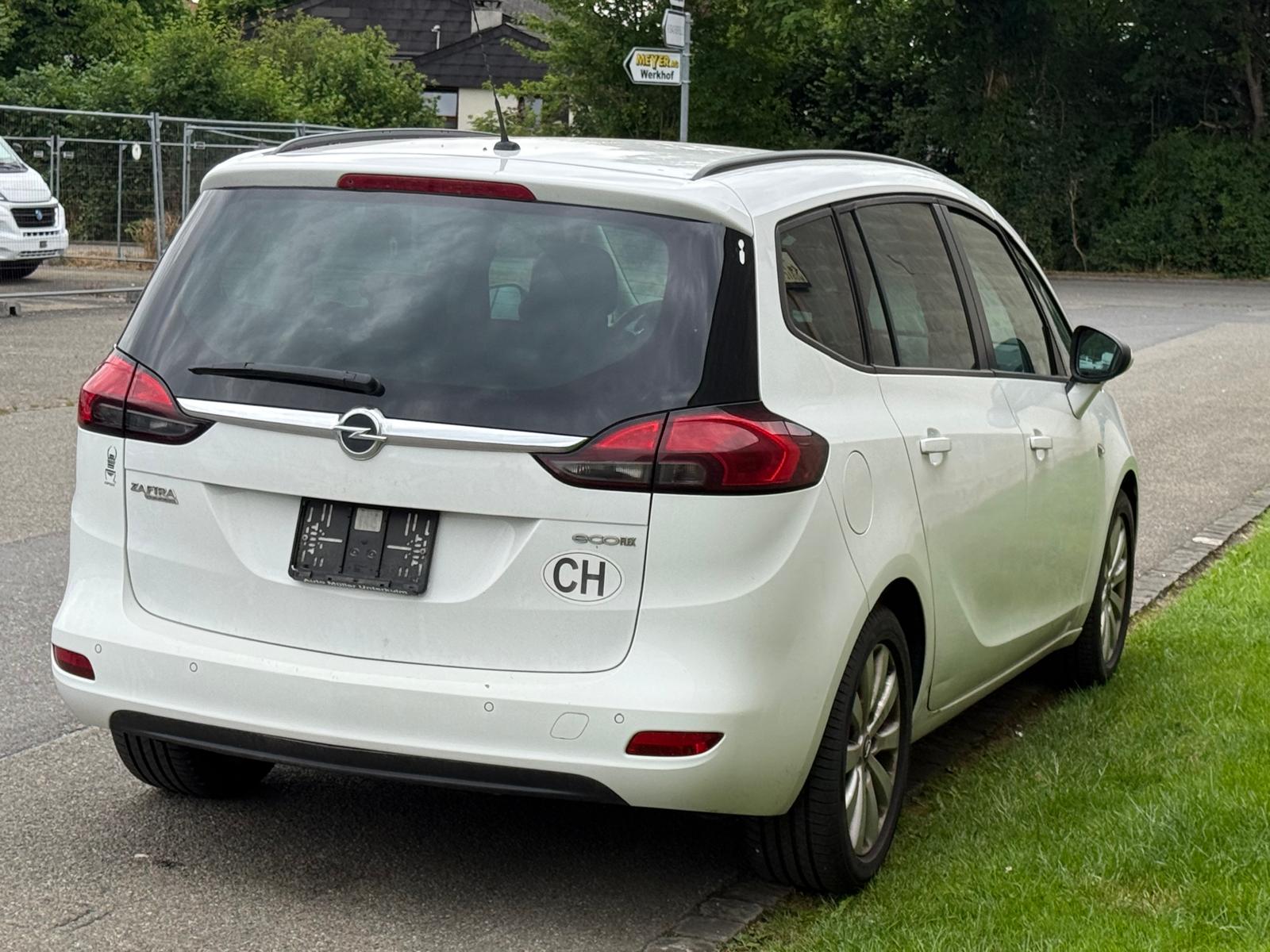 OPEL Zafira Tourer 1.4i 16V Cosmo-image-5