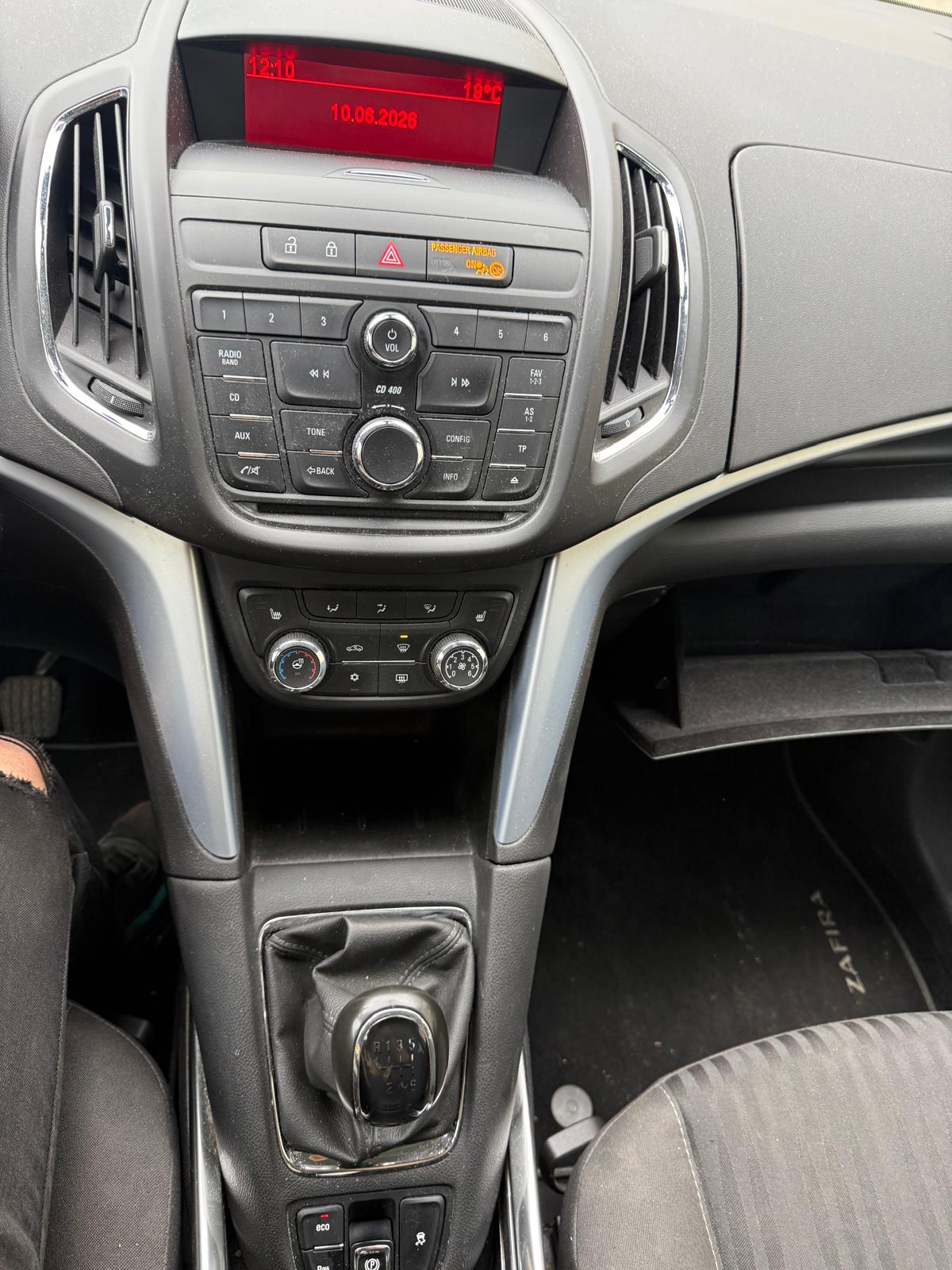 OPEL Zafira Tourer 1.4i 16V Cosmo-image-12