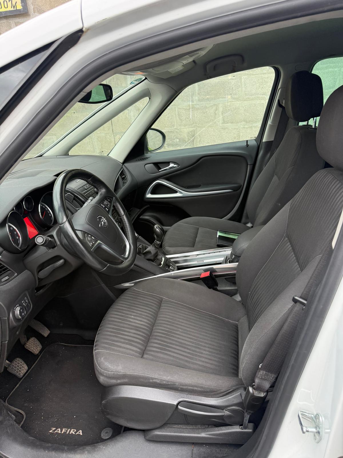 OPEL Zafira Tourer 1.4i 16V Cosmo-image-8