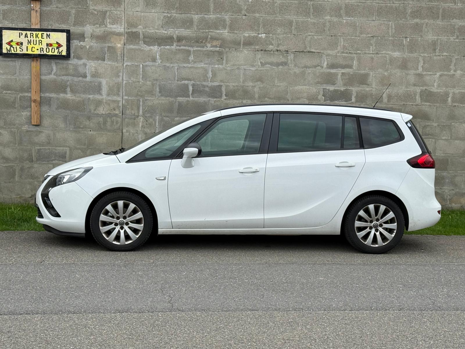 OPEL Zafira Tourer 1.4i 16V Cosmo-image-1
