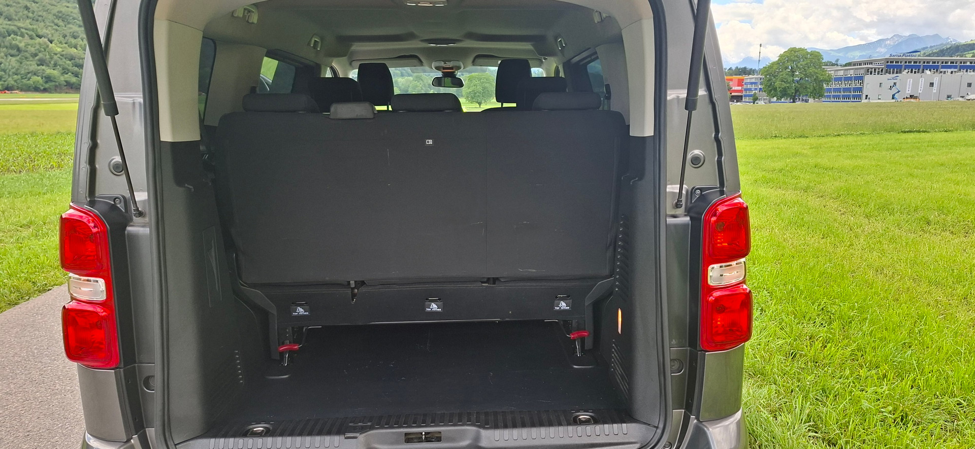 PEUGEOT Traveller 1.5 BlueHDi Business Standard-image-11