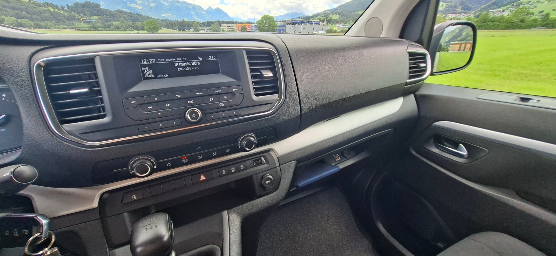 PEUGEOT Traveller 1.5 BlueHDi Business Standard-image-9