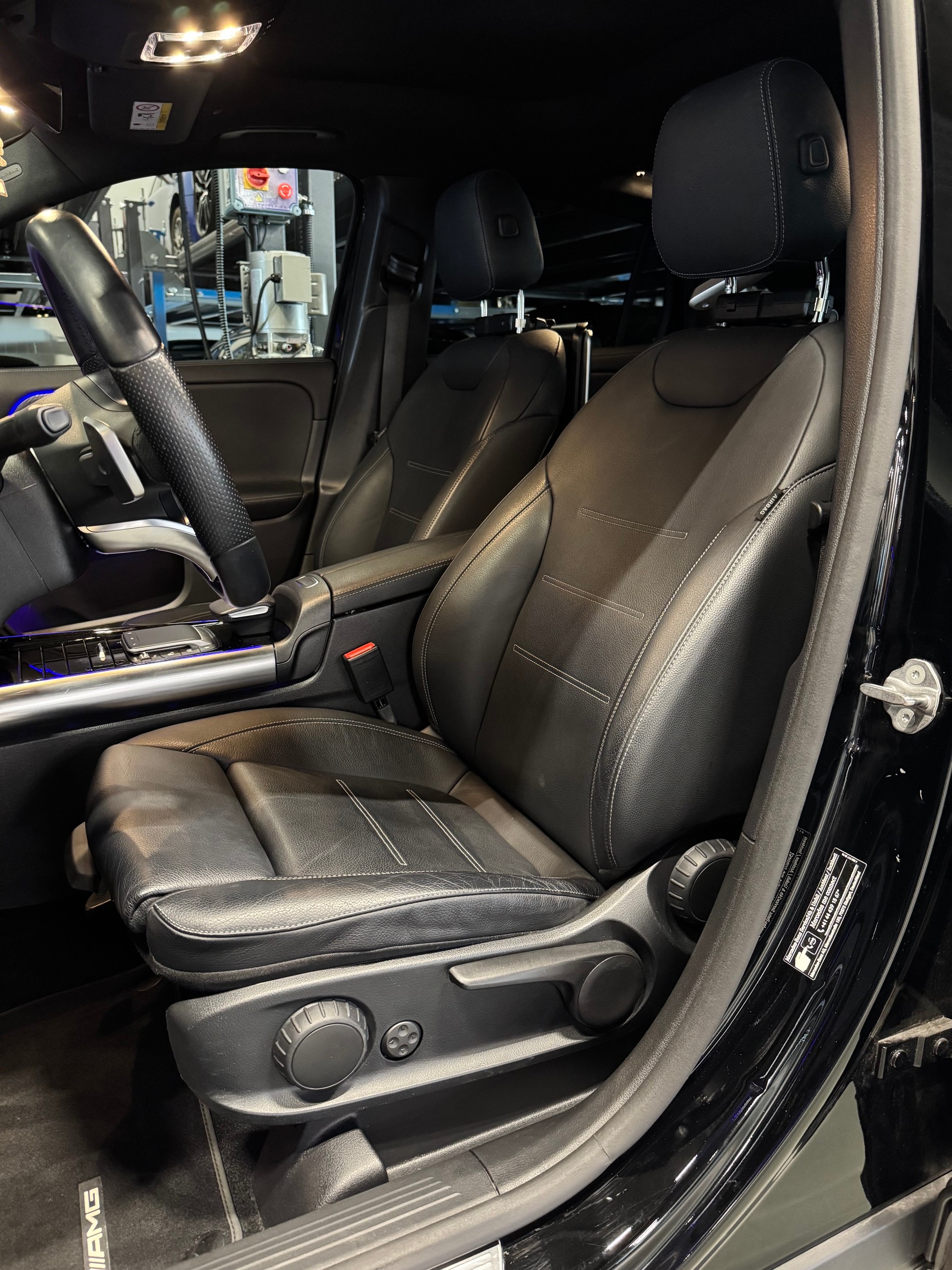 MERCEDES-BENZ GLA 200 AMG Line 7G-DCT-image-8