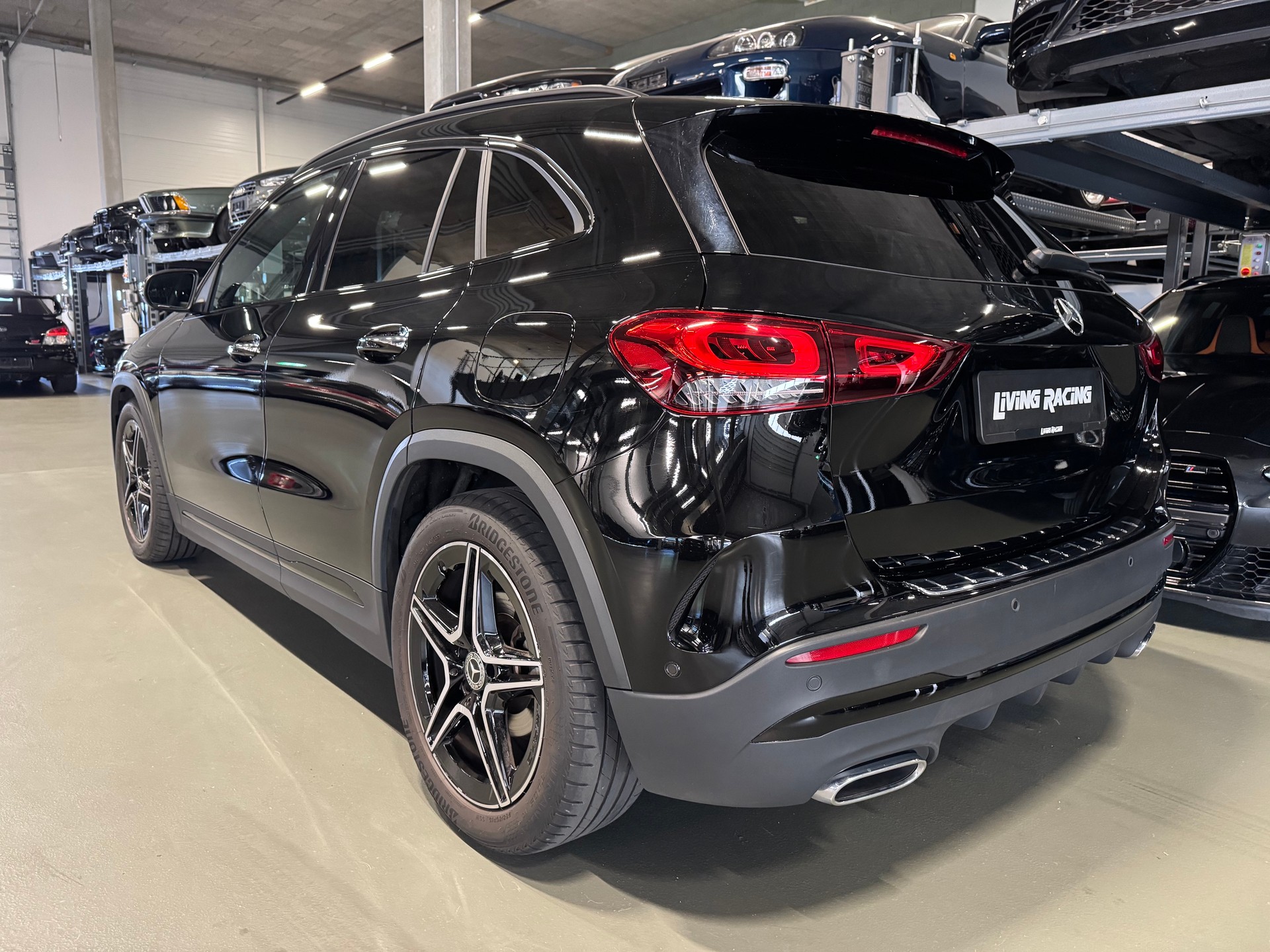 MERCEDES-BENZ GLA 200 AMG Line 7G-DCT-image-2