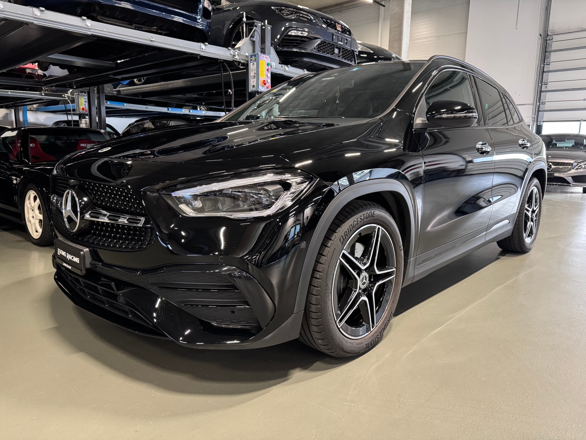 MERCEDES-BENZ GLA 200 AMG Line 7G-DCT-image-1
