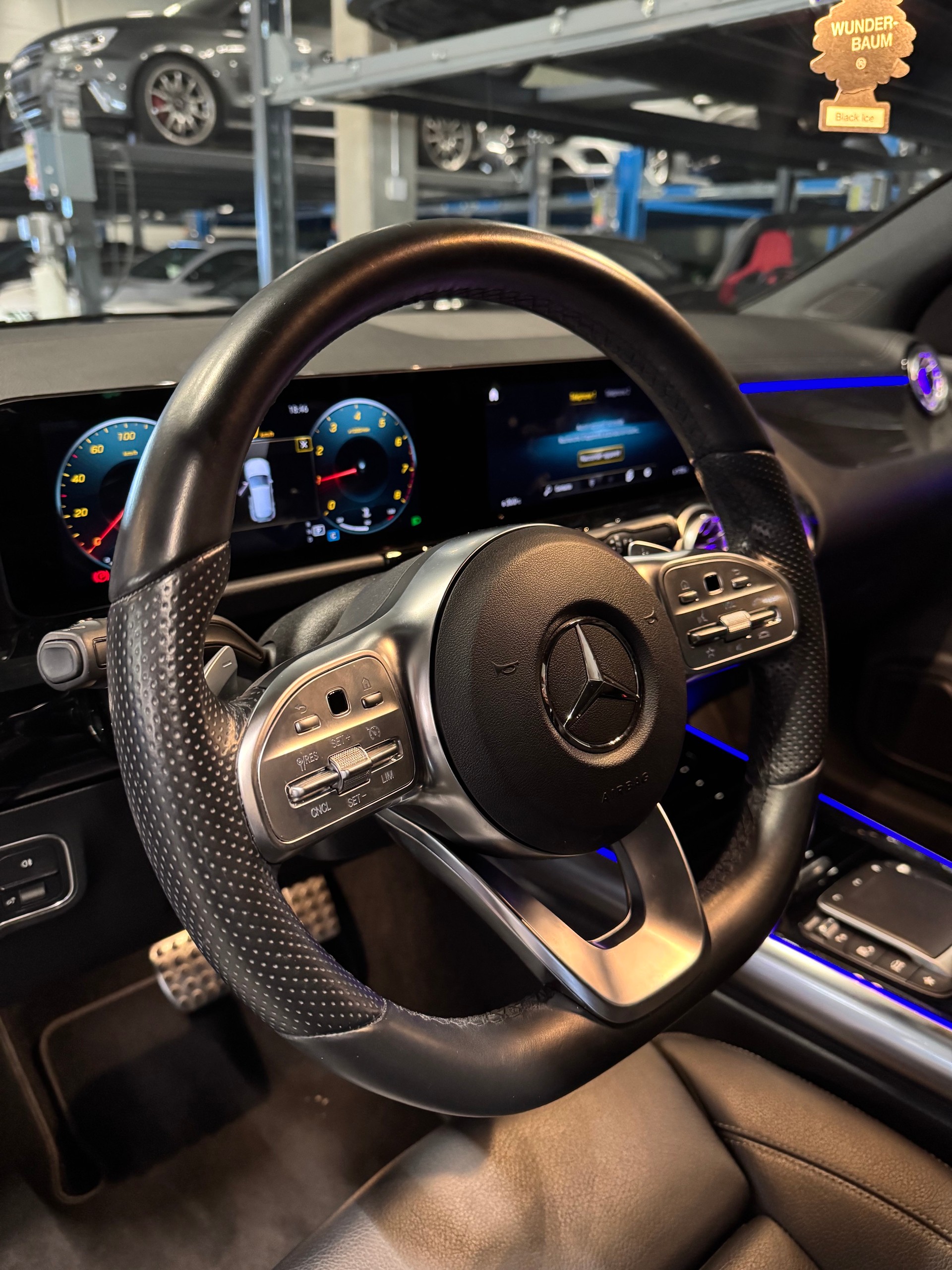 MERCEDES-BENZ GLA 200 AMG Line 7G-DCT-image-7