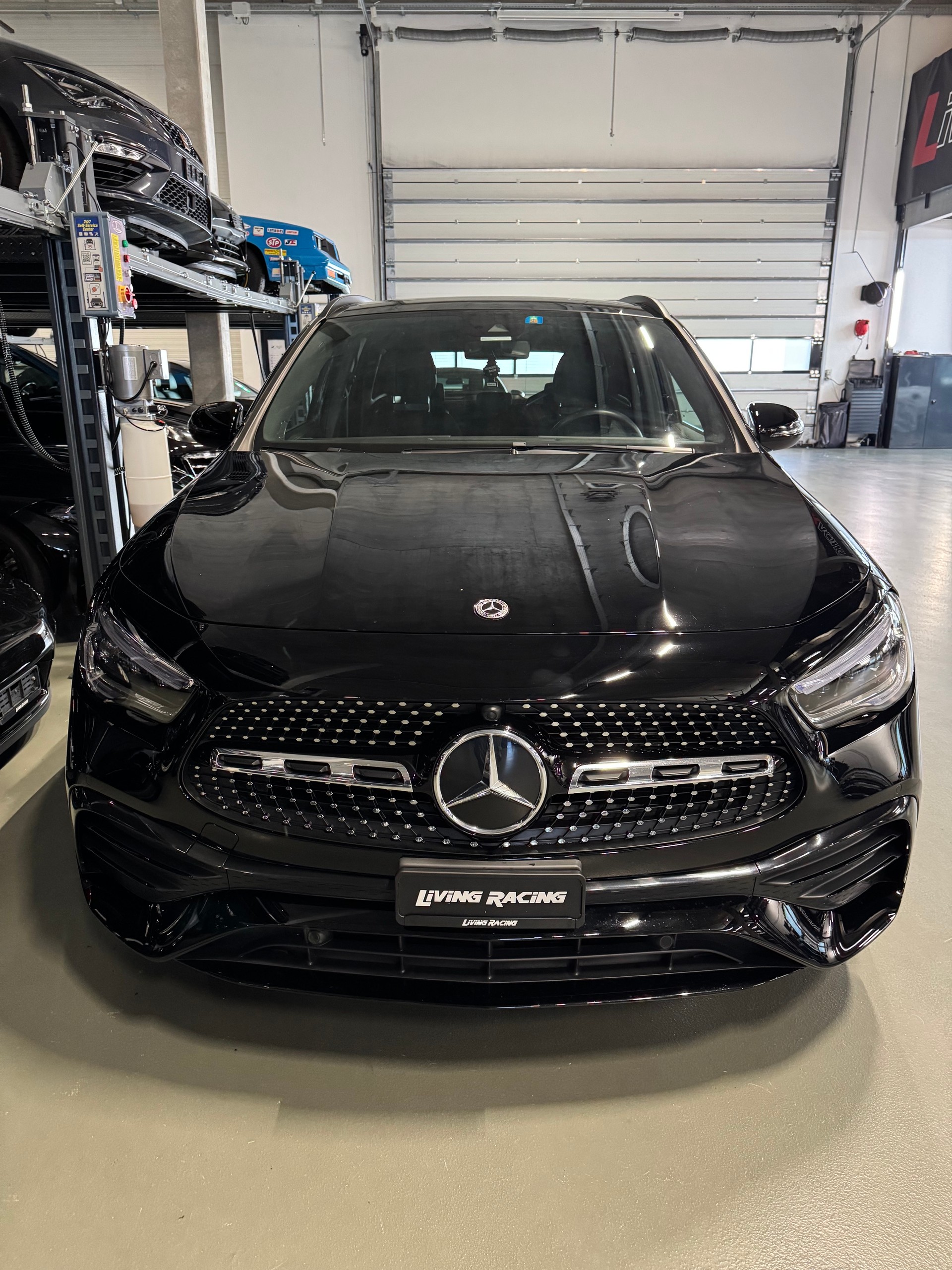 MERCEDES-BENZ GLA 200 AMG Line 7G-DCT-image-4