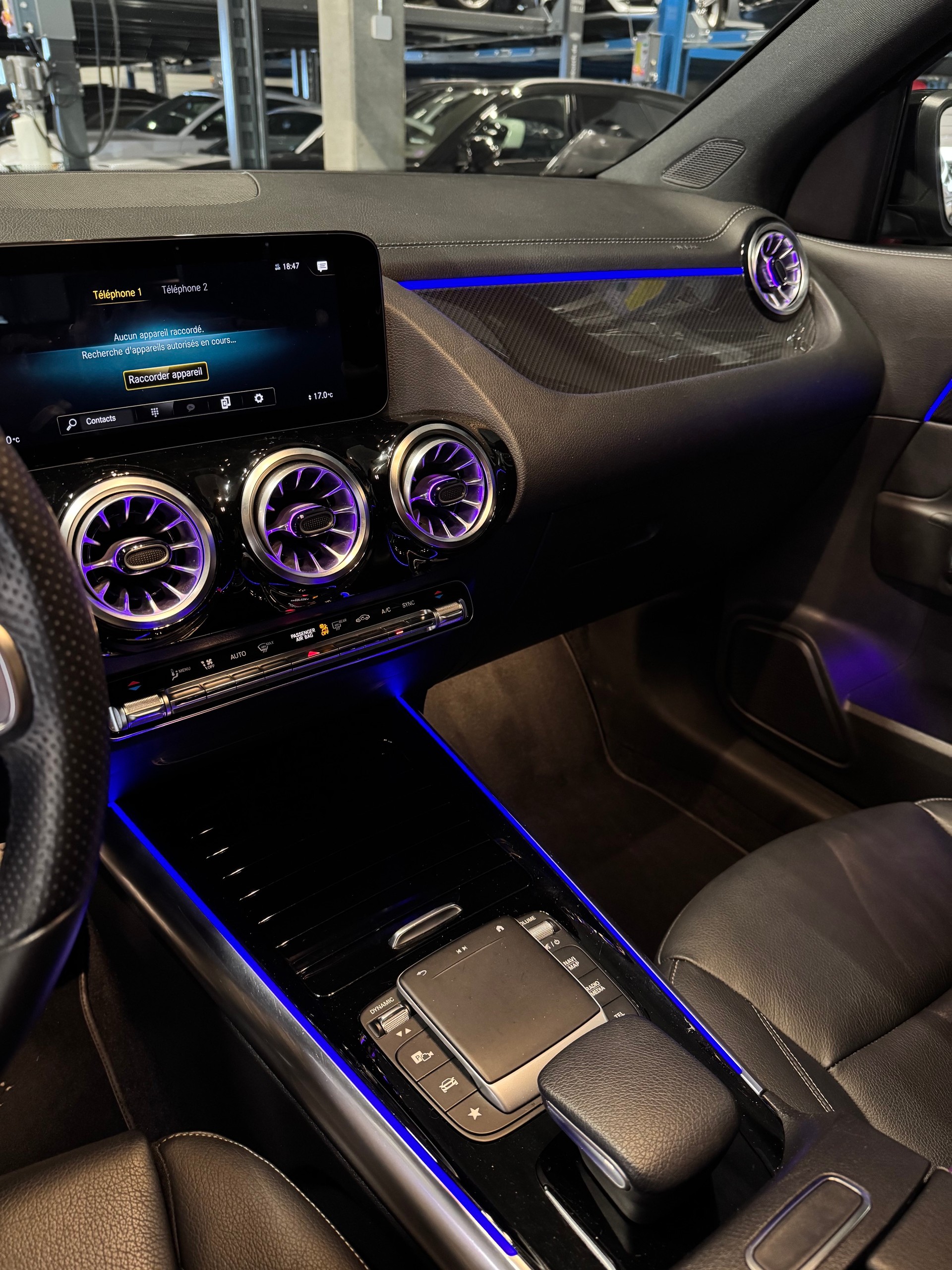 MERCEDES-BENZ GLA 200 AMG Line 7G-DCT-image-11