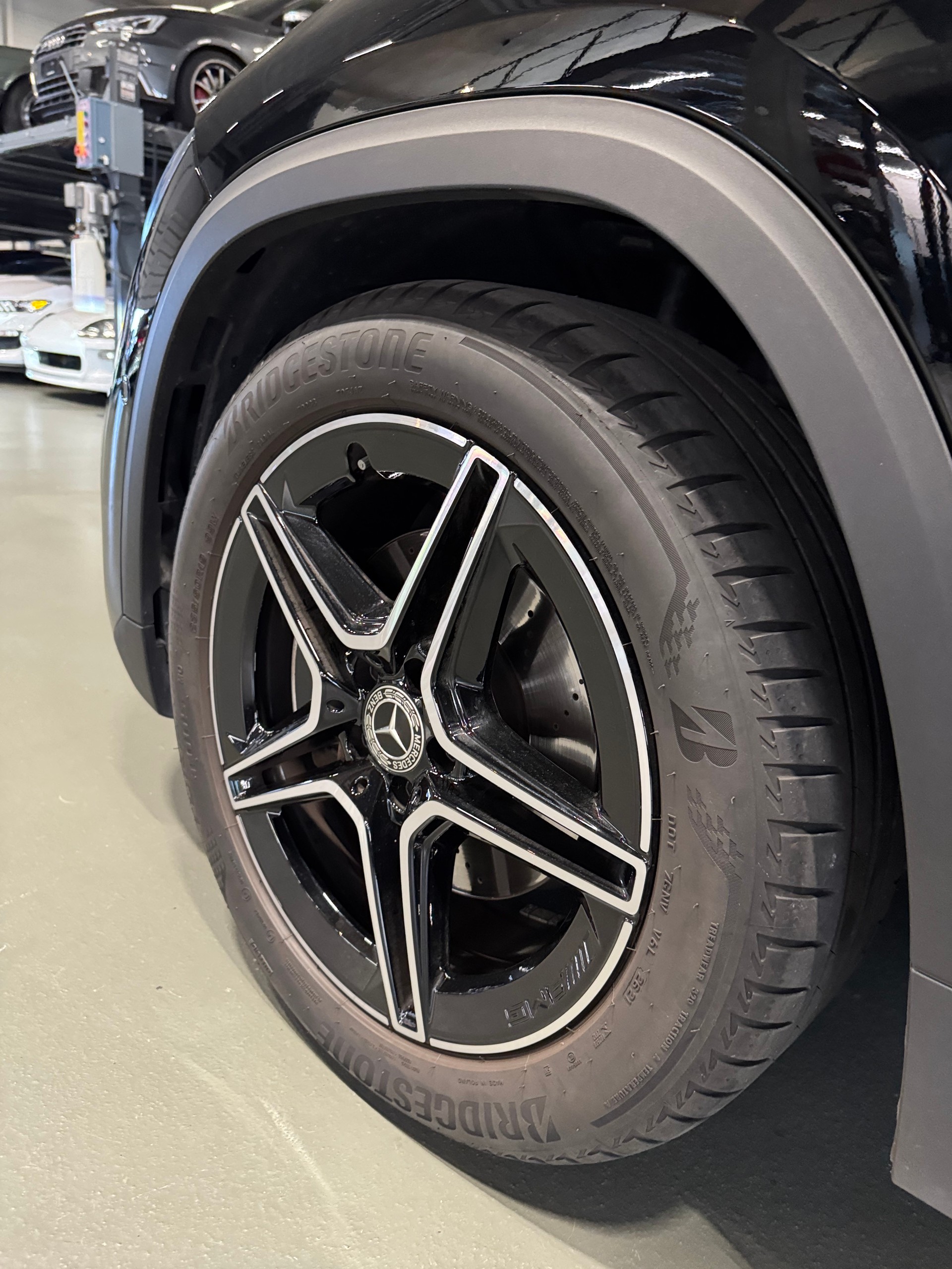 MERCEDES-BENZ GLA 200 AMG Line 7G-DCT-image-5