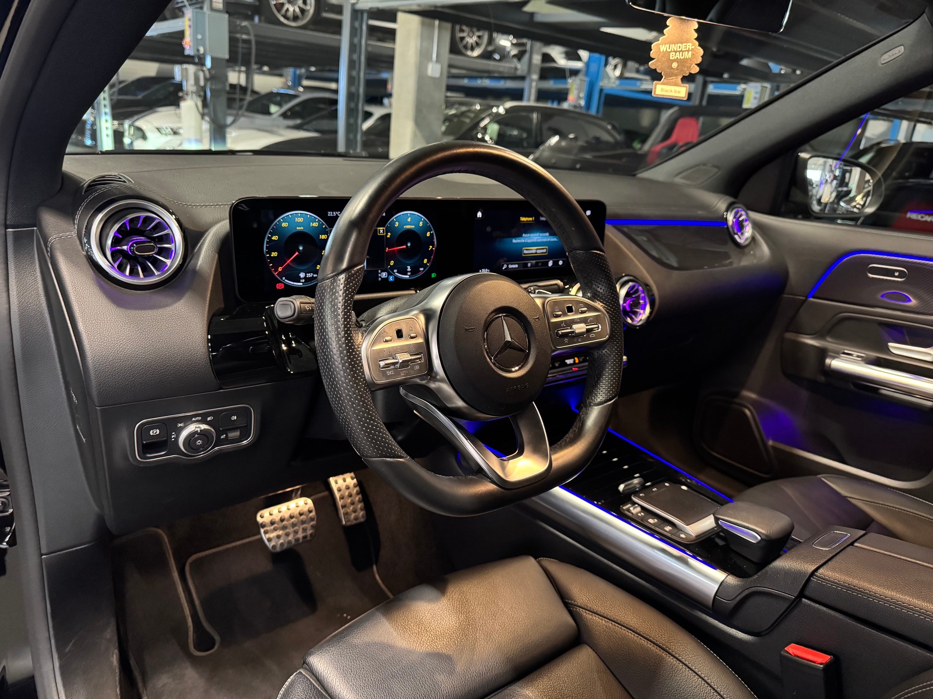 MERCEDES-BENZ GLA 200 AMG Line 7G-DCT-image-6