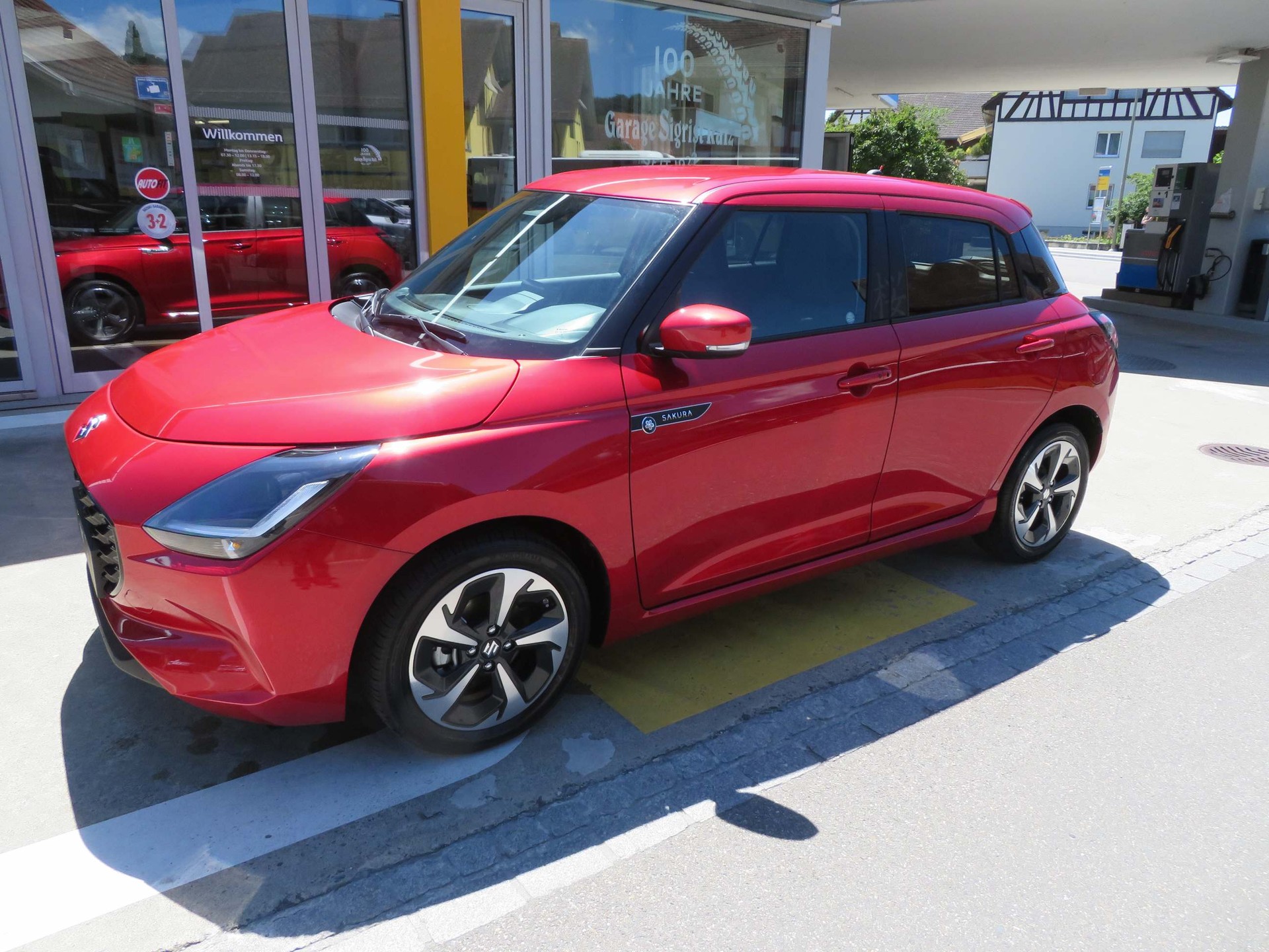 SUZUKI Swift 1.2 Sakura Top Hybrid-image-1