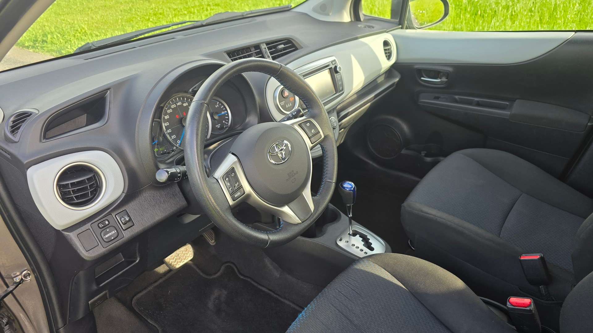 TOYOTA YARIS-image-9
