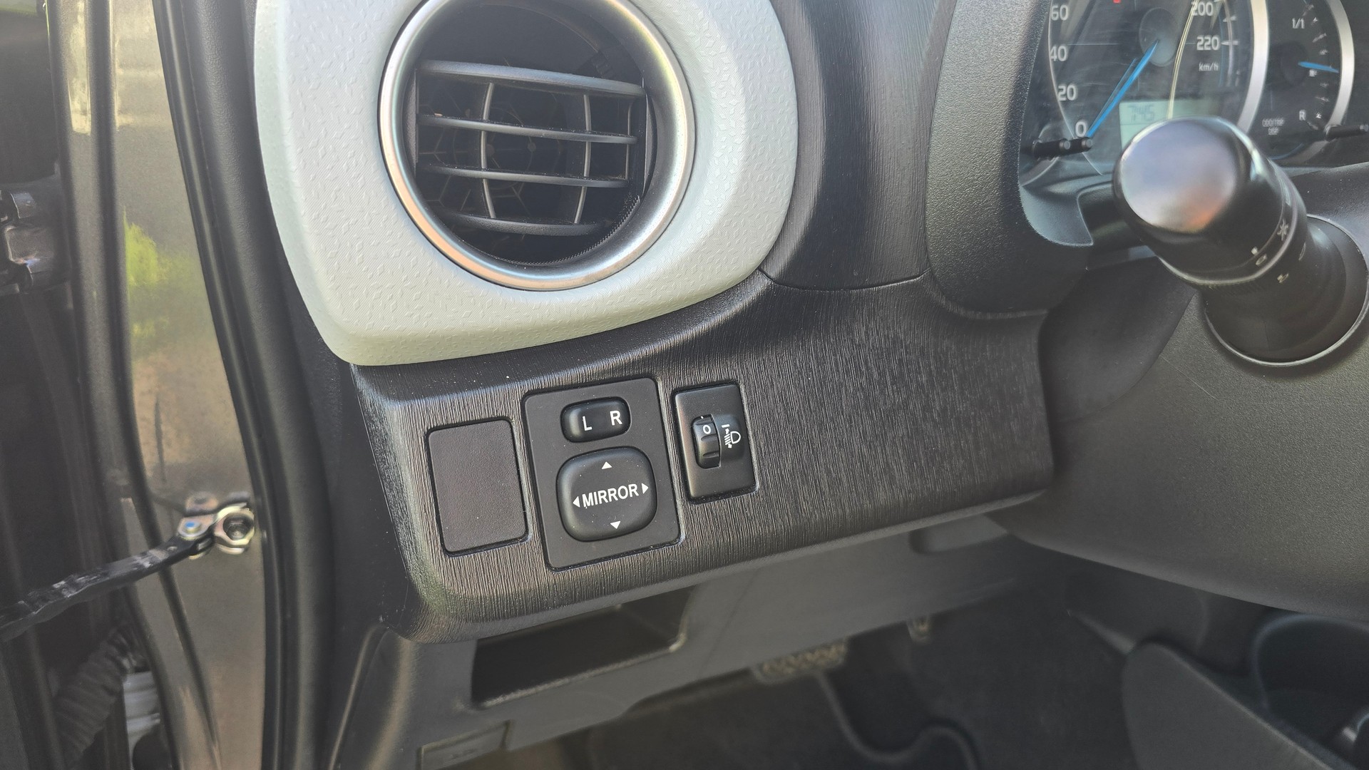 TOYOTA YARIS-image-23