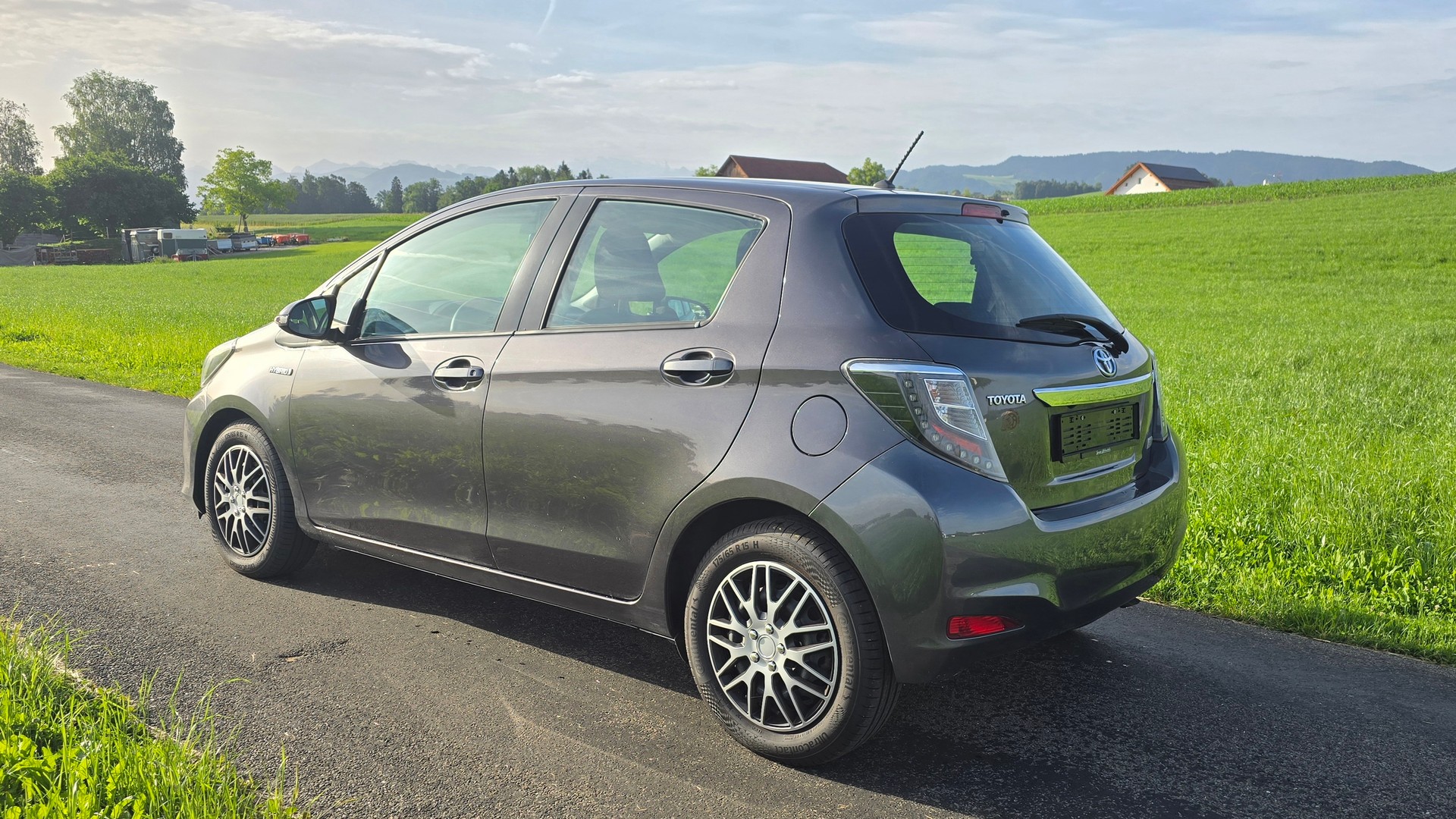 TOYOTA YARIS-image-3