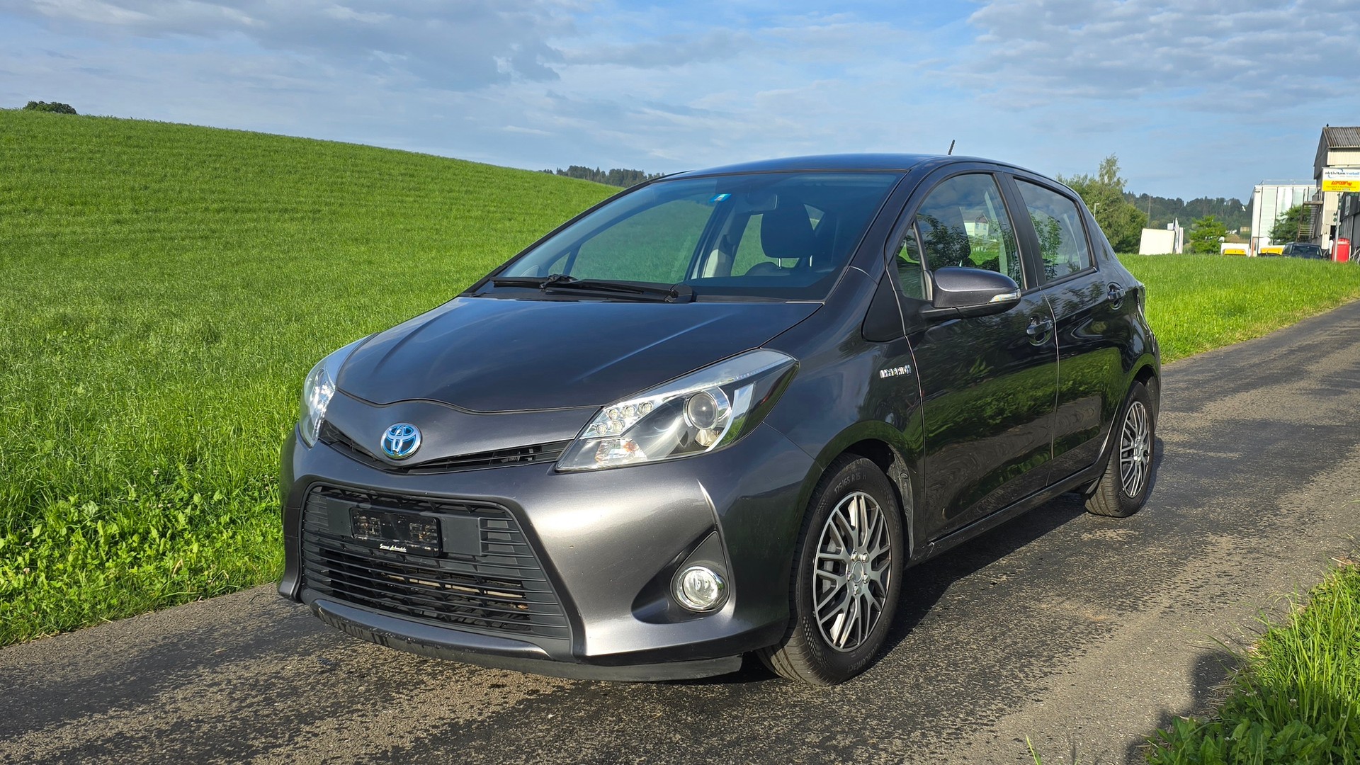 TOYOTA YARIS-image-0
