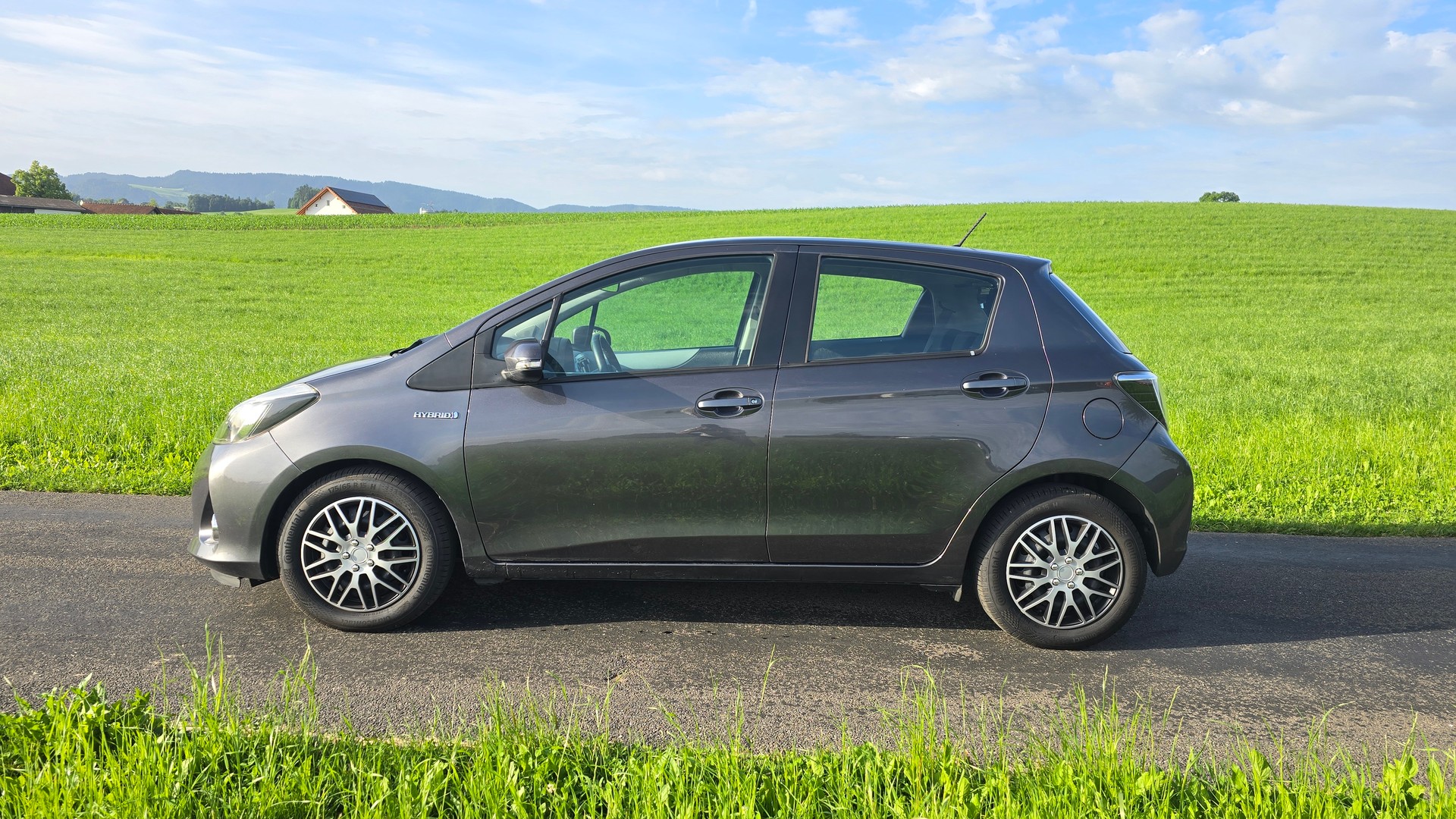 TOYOTA YARIS-image-2