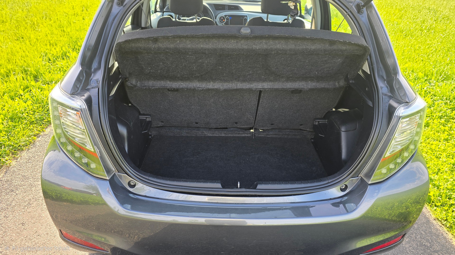 TOYOTA YARIS-image-14
