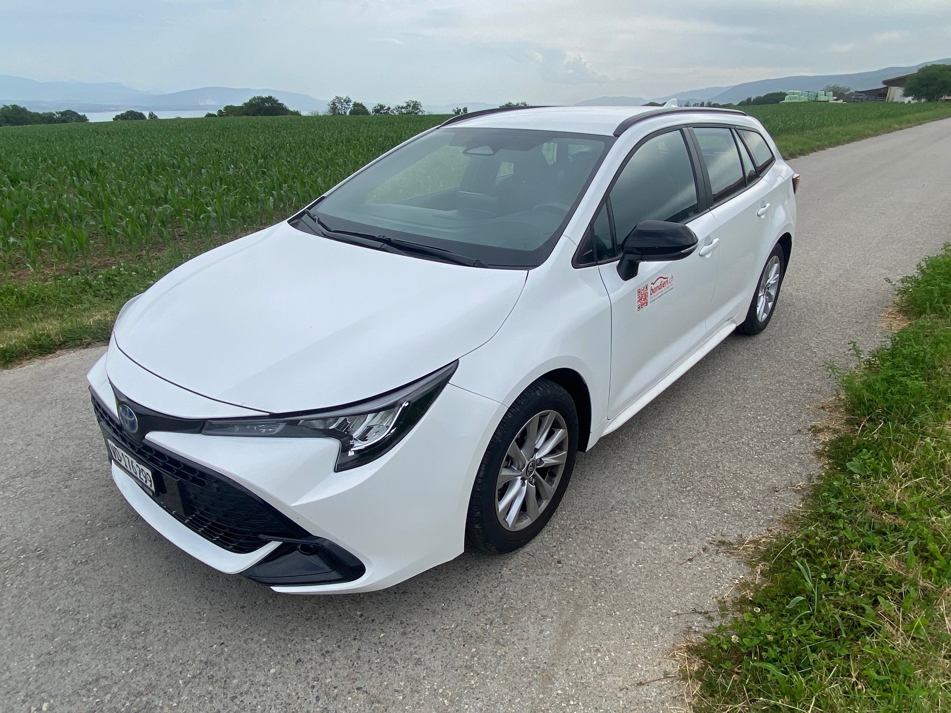 TOYOTA Corolla Touring Sports 1.8 HSD Comfort e-CVT-image-3