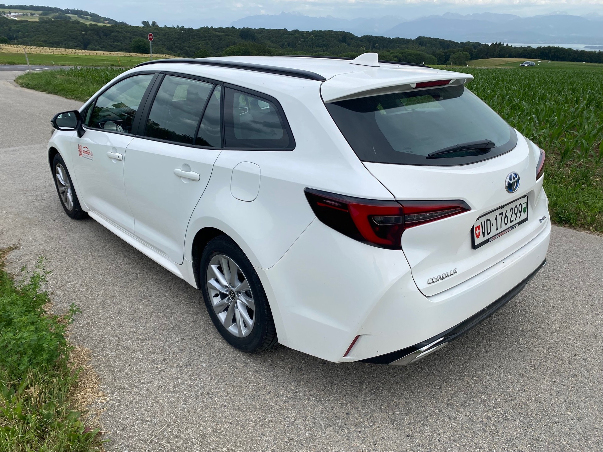 TOYOTA Corolla Touring Sports 1.8 HSD Comfort e-CVT-image-2