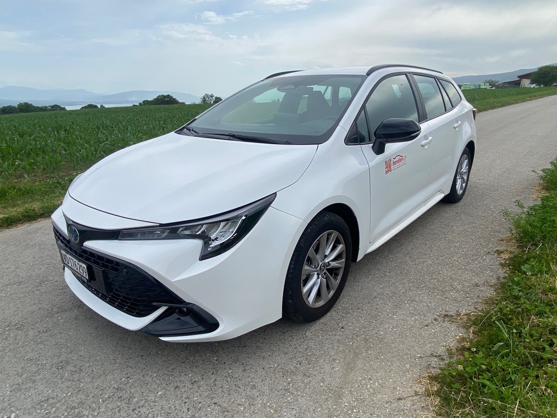 TOYOTA Corolla Touring Sports 1.8 HSD Comfort e-CVT-image-4