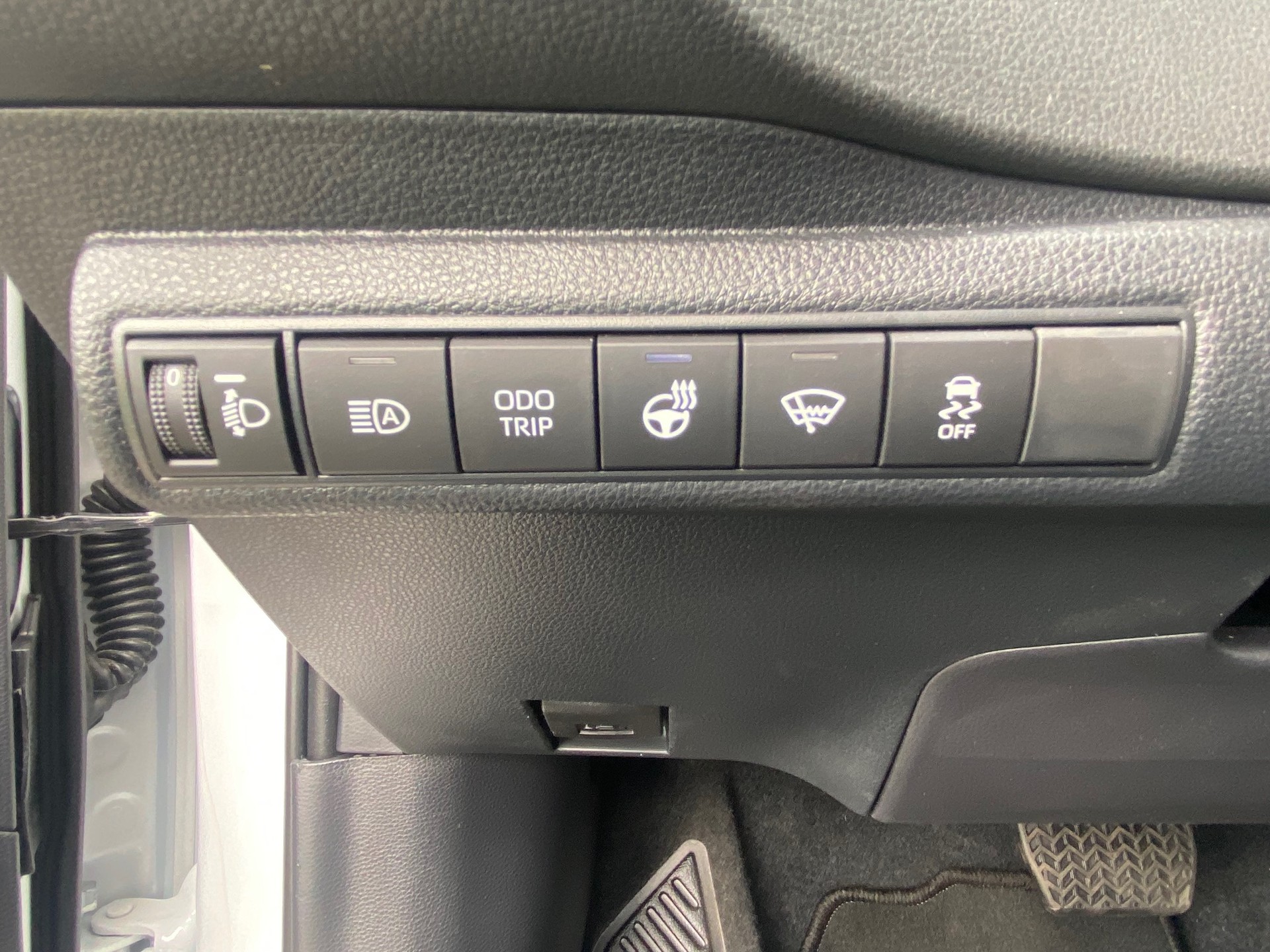 TOYOTA Corolla Touring Sports 1.8 HSD Comfort e-CVT-image-6