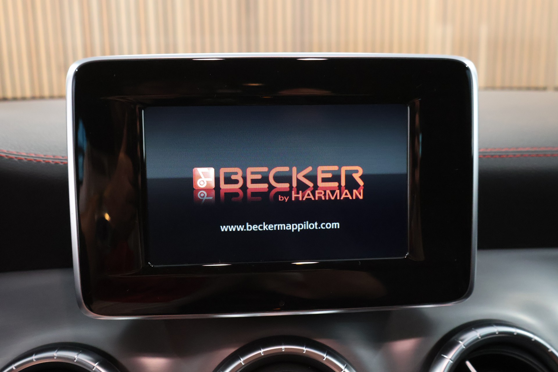 MERCEDES-BENZ CLA 250 Sport 7G-DCT 4Matic-image-25