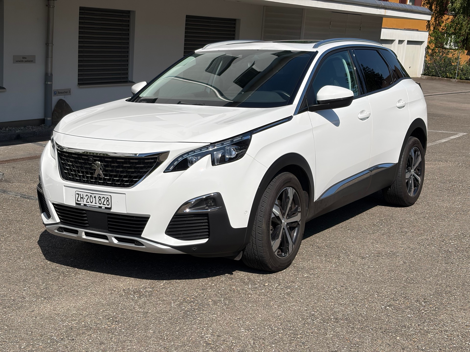 PEUGEOT 1.2 PureTech Allure-image-0