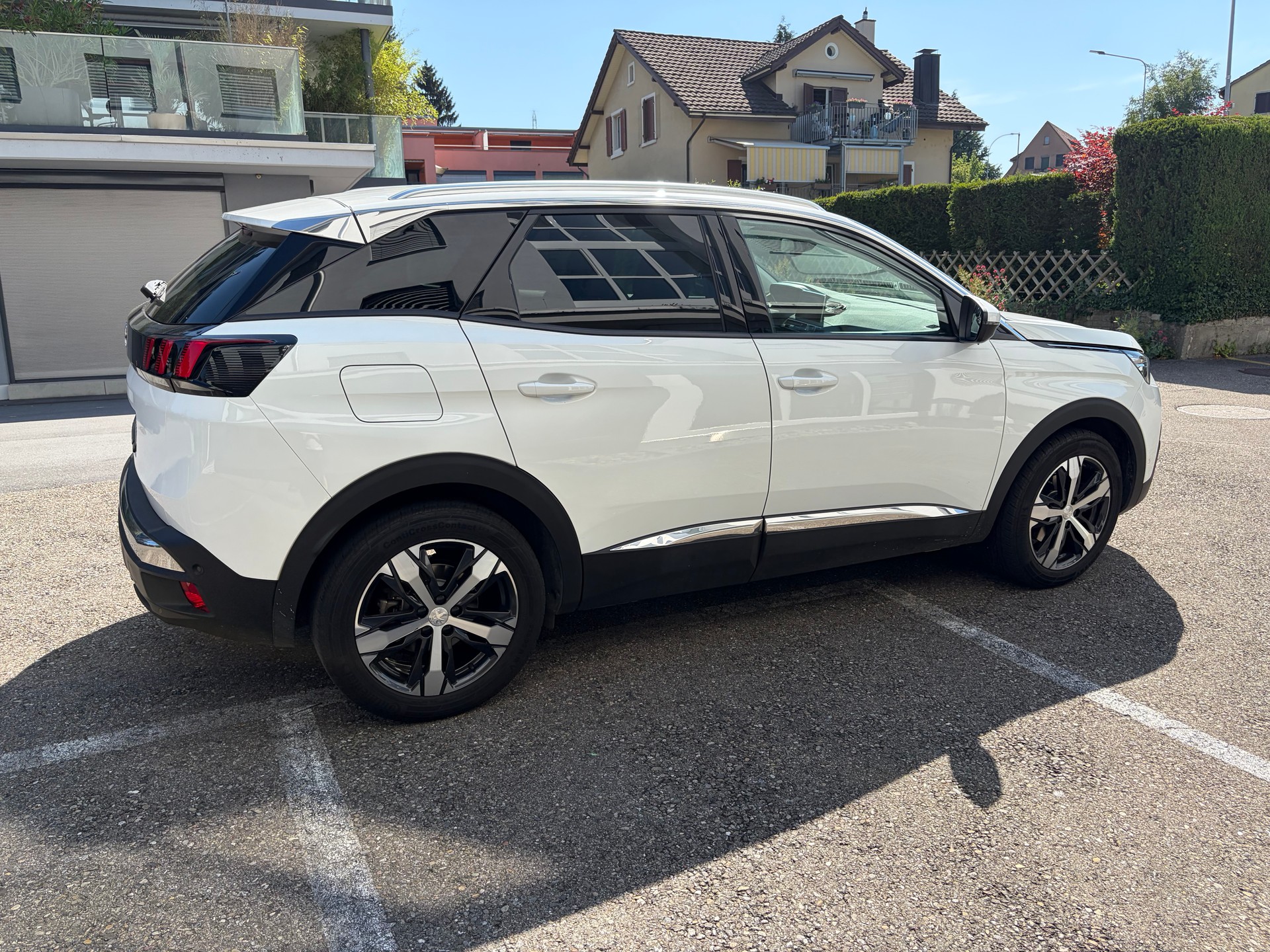 PEUGEOT 1.2 PureTech Allure-image-5