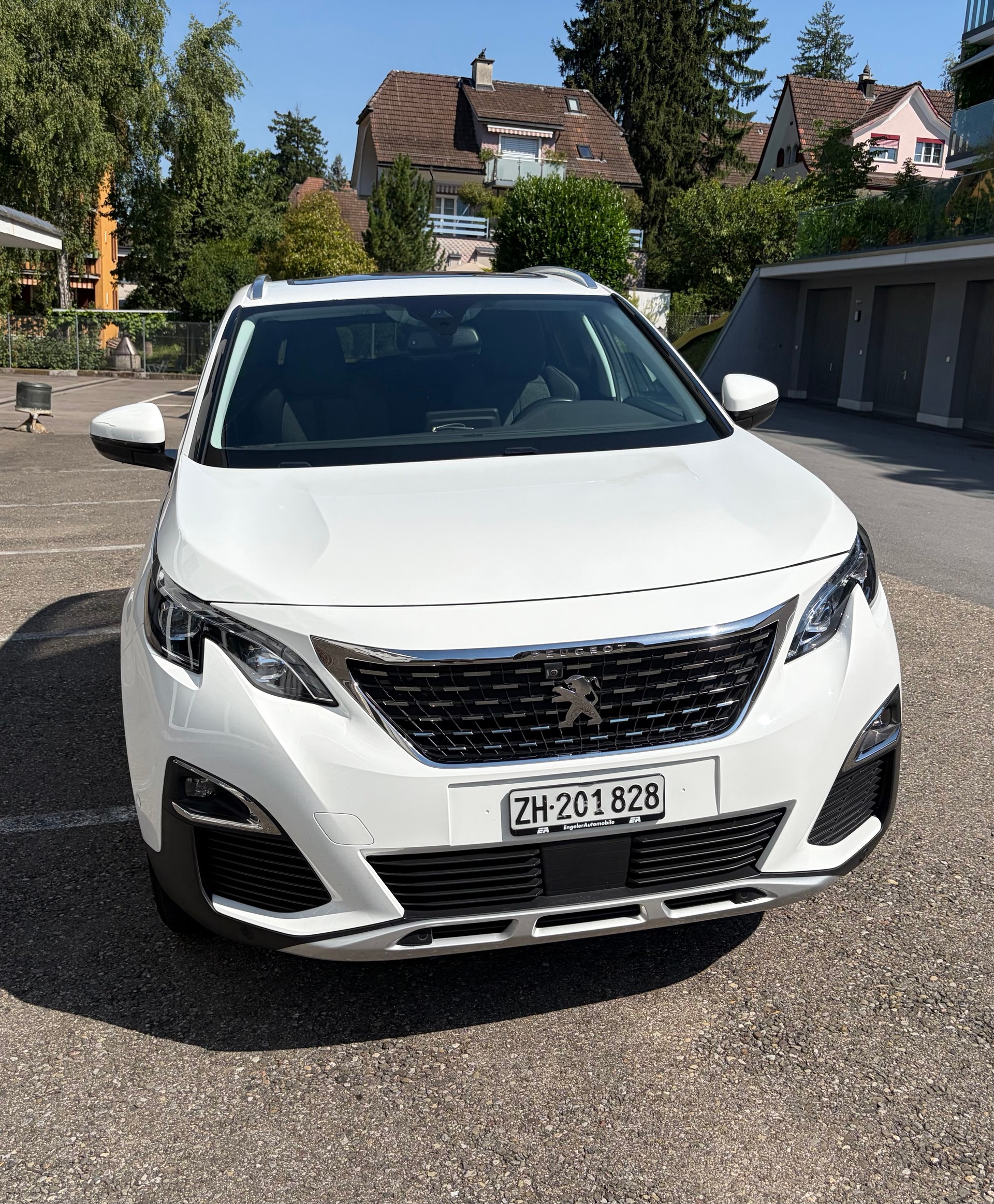 PEUGEOT 1.2 PureTech Allure-image-1