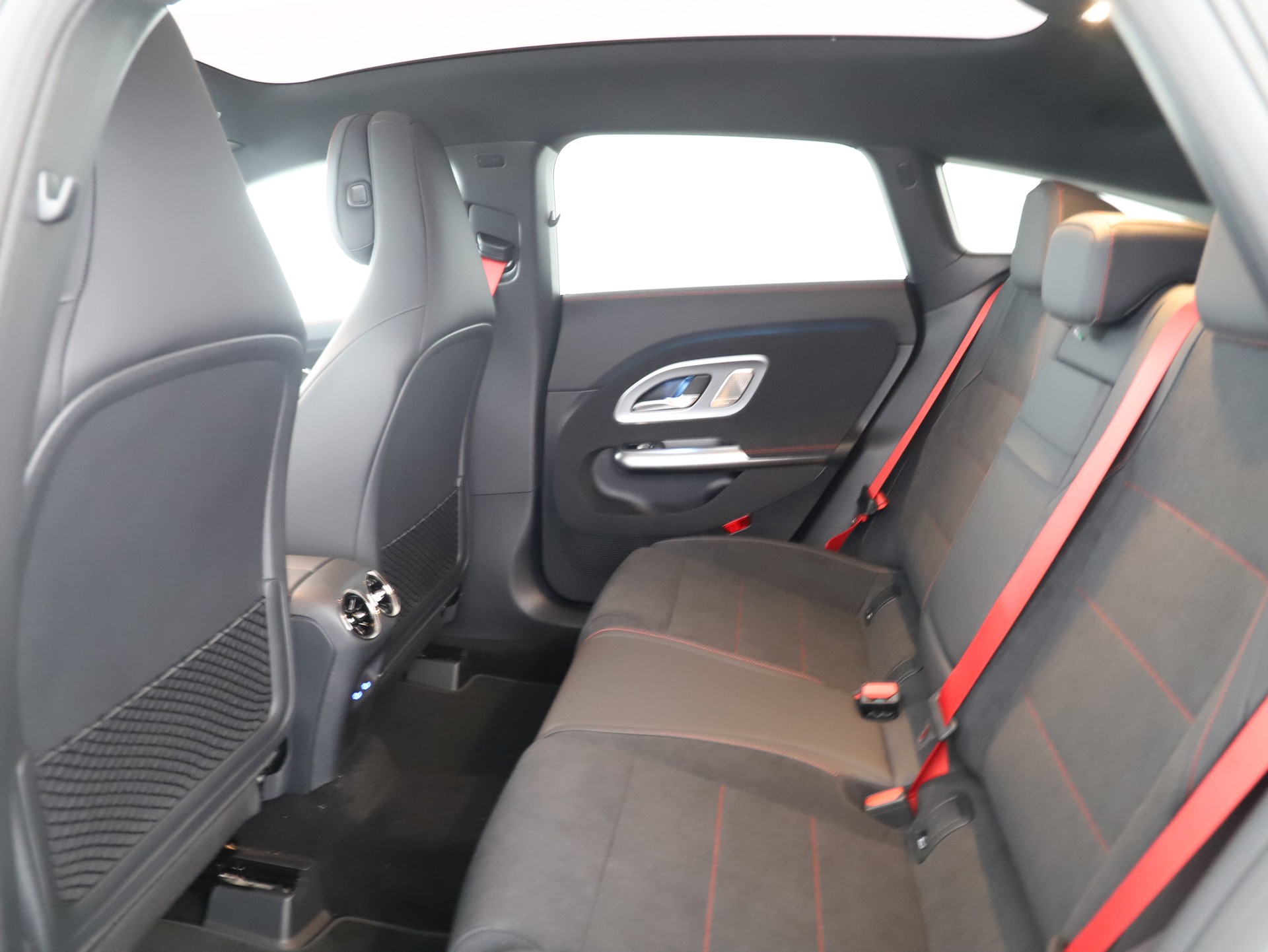 MERCEDES-BENZ CLA SB 220 4M 8G-DCT-image-10