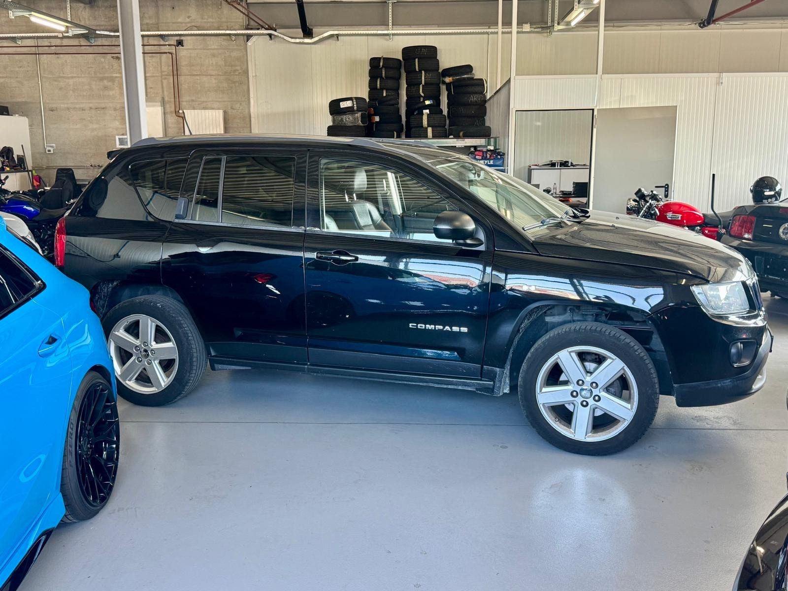 JEEP Compass 2.4 Limited CVT-showroom-element-1