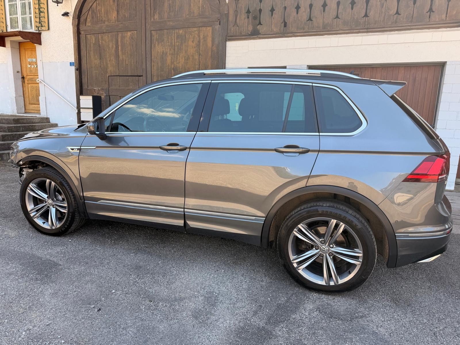 VW Tiguan 2.0TSI R-Line 4Motion DSG-image-2
