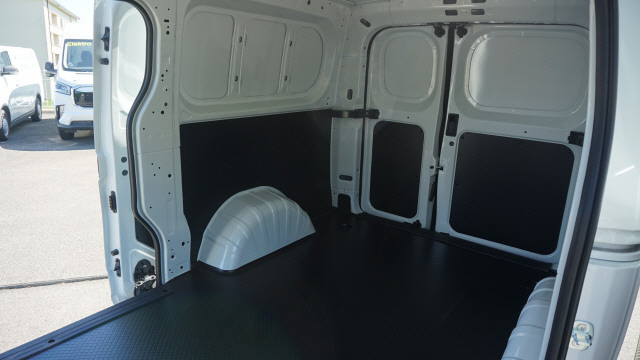 MAXUS eDeliver 5 L1 64kWh-image-9