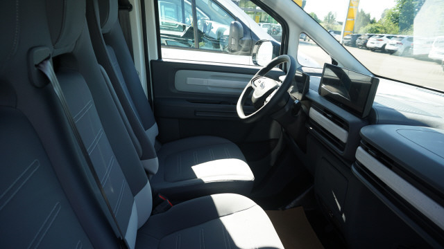 MAXUS eDeliver 5 L1 64kWh-image-11